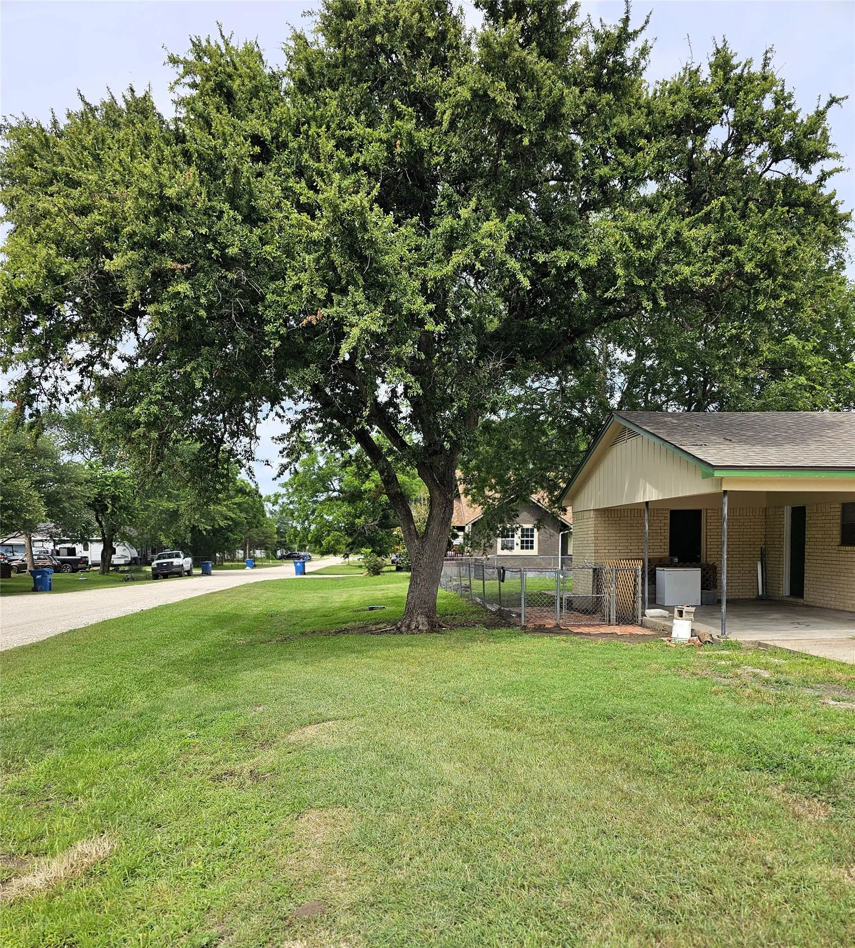 Single Family Residence For Sale in Limestone County , 105 N 3rd Street, Coolidge, Texas 76635, 2 Bedroom, 1 Bathroom, Garage spaces, 952 Sqft, built in 1985, mls#21284267, Real Estate Agent in Coolidge, Homes For Sale in Limestone county, Homes For Sale in Coolidge, Realtor in Coolidge Texas, Real Estate Brokerage Independent Realty Texas, Luminita Cordes Realtor