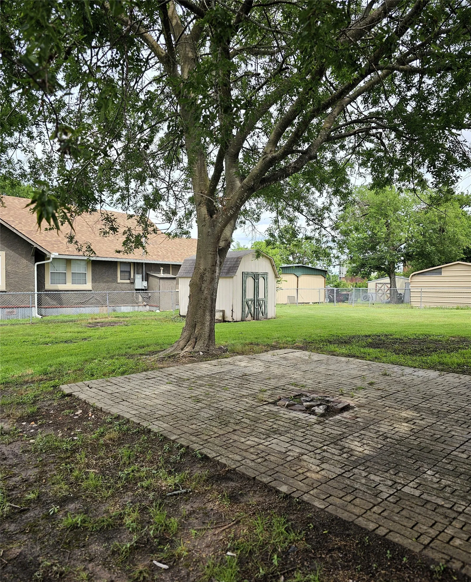 Single Family Residence For Sale in Limestone County , 105 N 3rd Street, Coolidge, Texas 76635, 2 Bedroom, 1 Bathroom, Garage spaces, 952 Sqft, built in 1985, mls#21284267, Real Estate Agent in Coolidge, Homes For Sale in Limestone county, Homes For Sale in Coolidge, Realtor in Coolidge Texas, Real Estate Brokerage Independent Realty Texas, Luminita Cordes Realtor