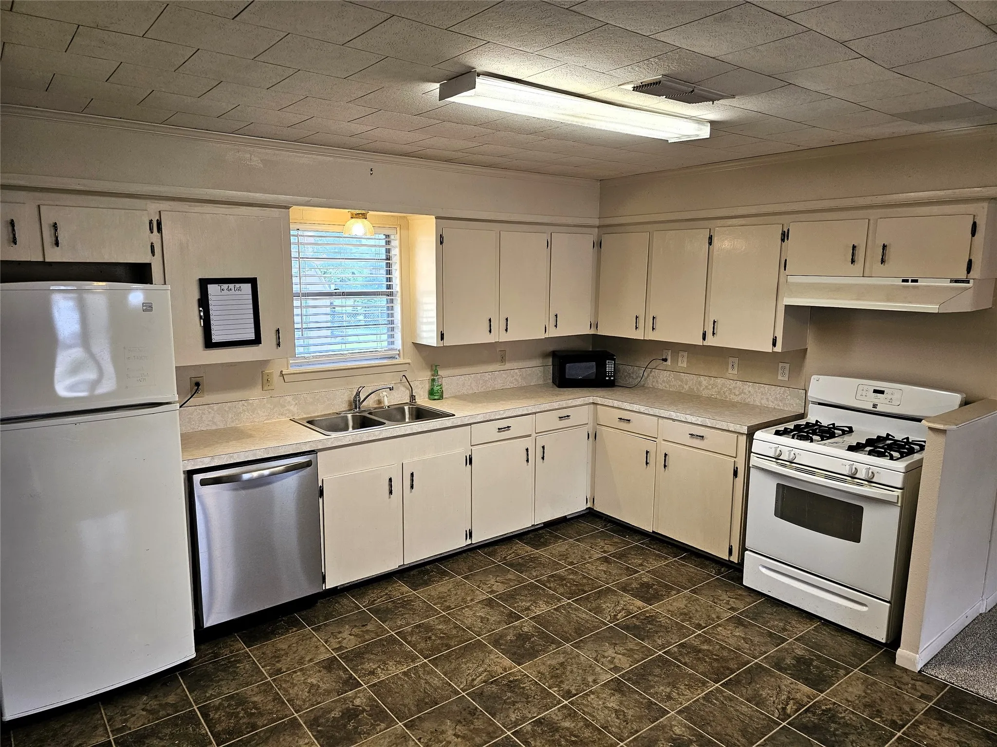 Single Family Residence For Sale in Limestone County , 105 N 3rd Street, Coolidge, Texas 76635, 2 Bedroom, 1 Bathroom, Garage spaces, 952 Sqft, built in 1985, mls#21284267, Real Estate Agent in Coolidge, Homes For Sale in Limestone county, Homes For Sale in Coolidge, Realtor in Coolidge Texas, Real Estate Brokerage Independent Realty Texas, Luminita Cordes Realtor