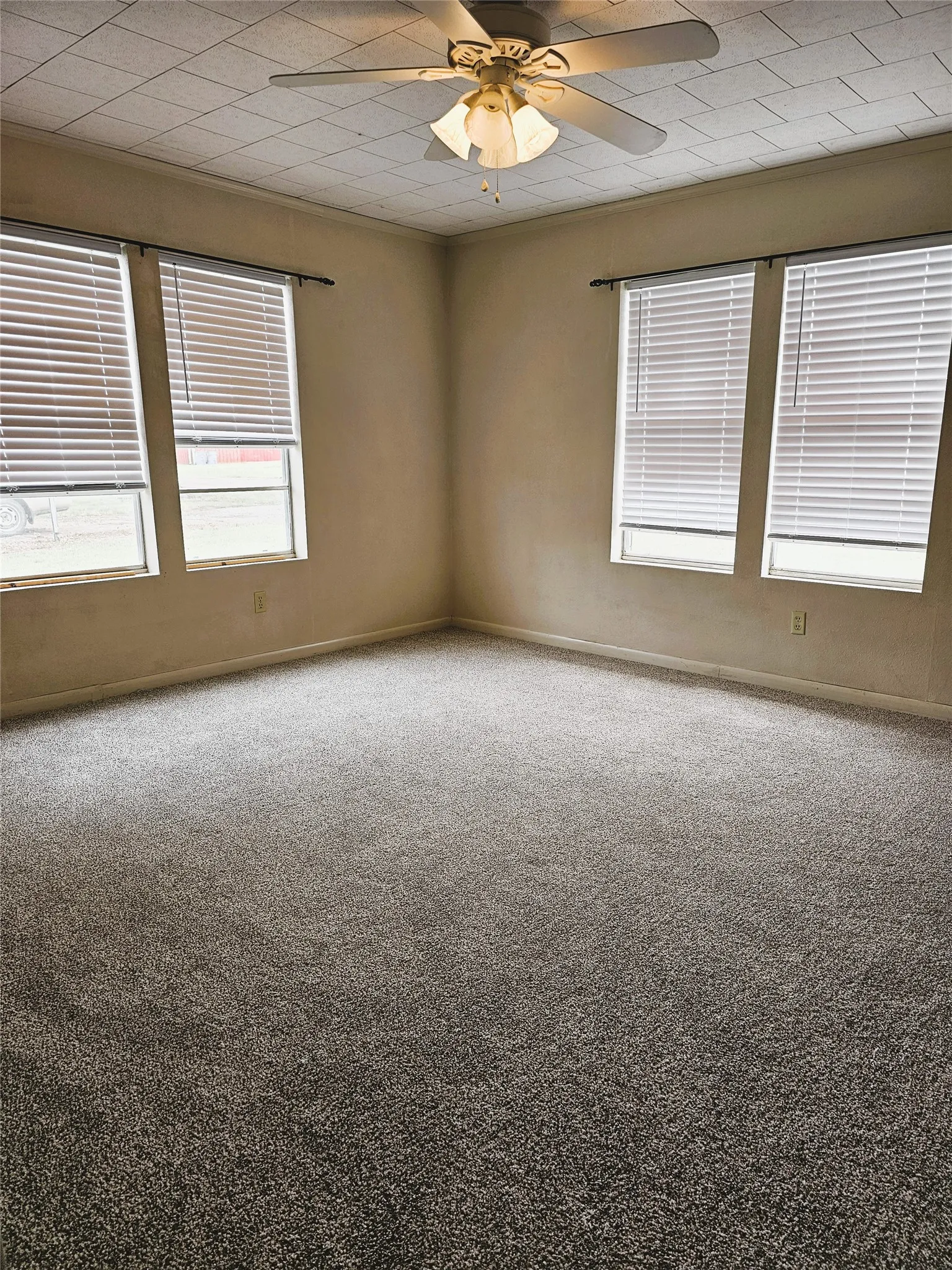 Single Family Residence For Sale in Limestone County , 105 N 3rd Street, Coolidge, Texas 76635, 2 Bedroom, 1 Bathroom, Garage spaces, 952 Sqft, built in 1985, mls#21284267, Real Estate Agent in Coolidge, Homes For Sale in Limestone county, Homes For Sale in Coolidge, Realtor in Coolidge Texas, Real Estate Brokerage Independent Realty Texas, Luminita Cordes Realtor