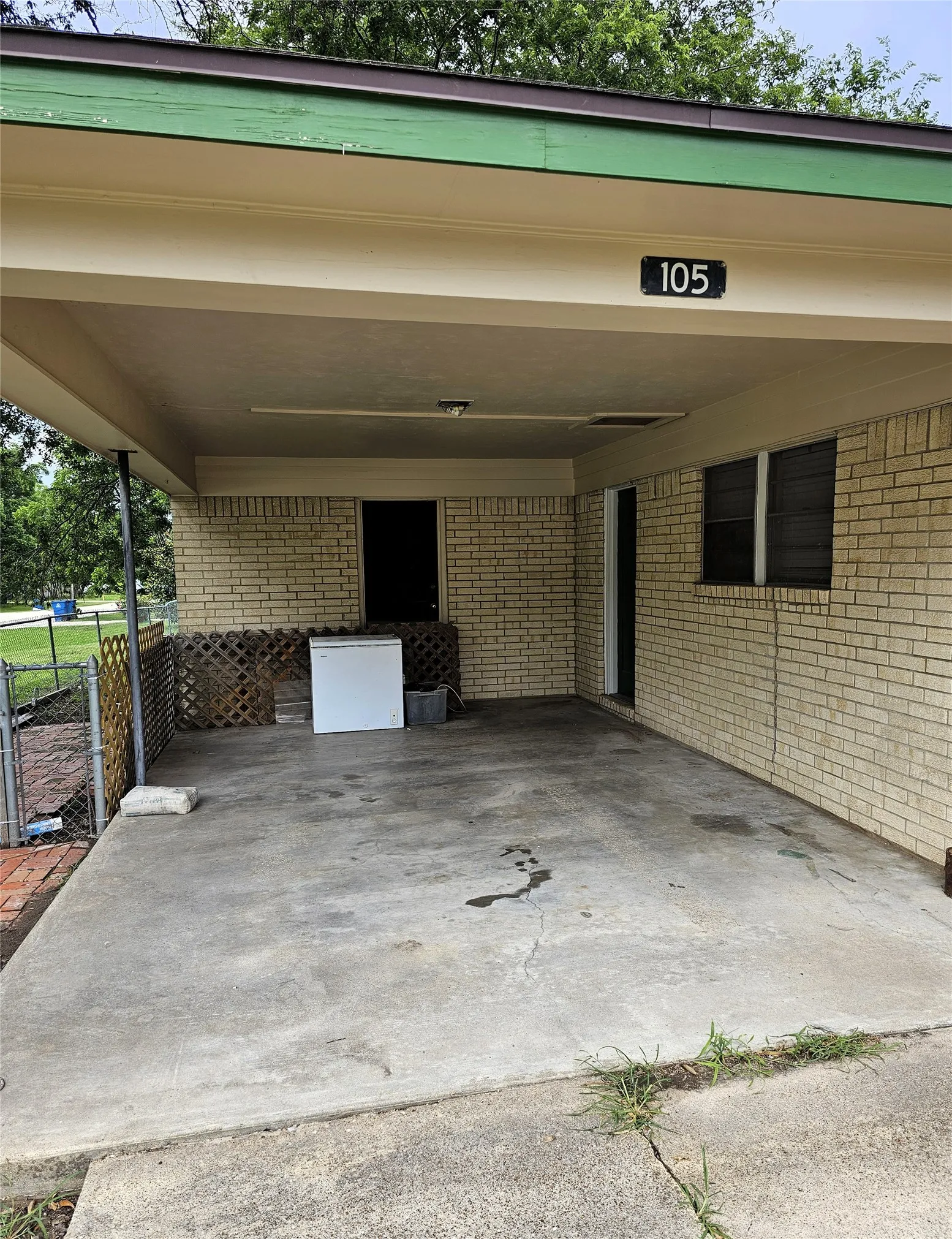Single Family Residence For Sale in Limestone County , 105 N 3rd Street, Coolidge, Texas 76635, 2 Bedroom, 1 Bathroom, Garage spaces, 952 Sqft, built in 1985, mls#21284267, Real Estate Agent in Coolidge, Homes For Sale in Limestone county, Homes For Sale in Coolidge, Realtor in Coolidge Texas, Real Estate Brokerage Independent Realty Texas, Luminita Cordes Realtor