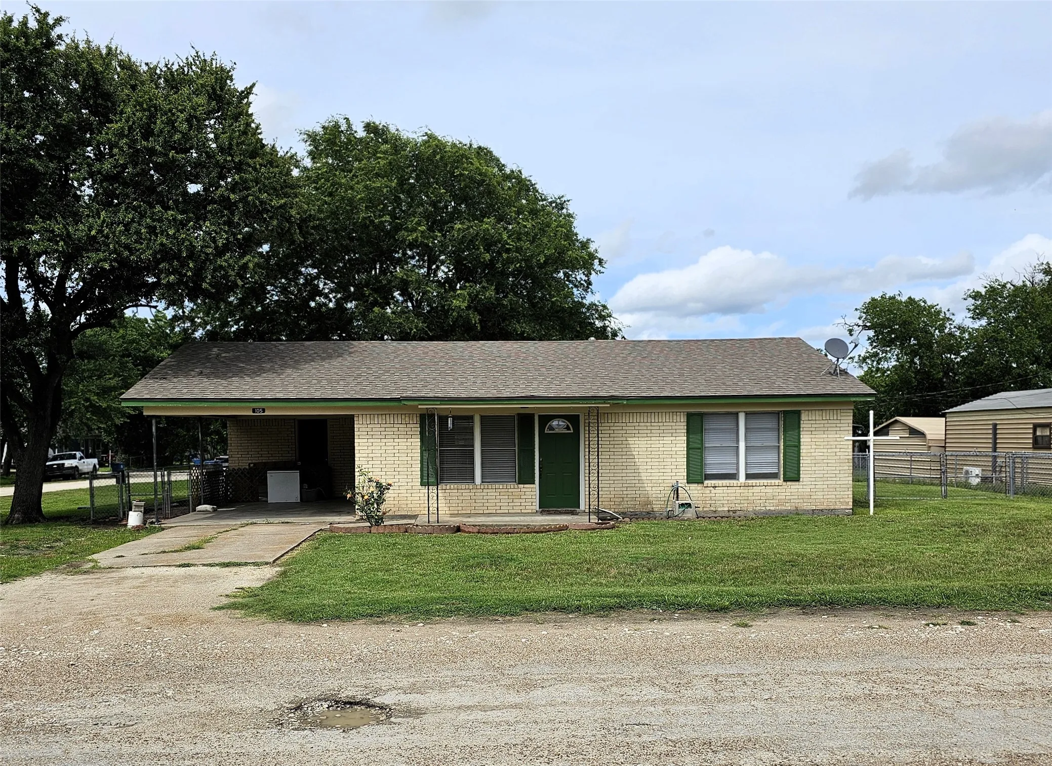 Single Family Residence For Sale in Limestone County , 105 N 3rd Street, Coolidge, Texas 76635, 2 Bedroom, 1 Bathroom, Garage spaces, 952 Sqft, built in 1985, mls#21284267, Real Estate Agent in Coolidge, Homes For Sale in Limestone county, Homes For Sale in Coolidge, Realtor in Coolidge Texas, Real Estate Brokerage Independent Realty Texas, Luminita Cordes Realtor