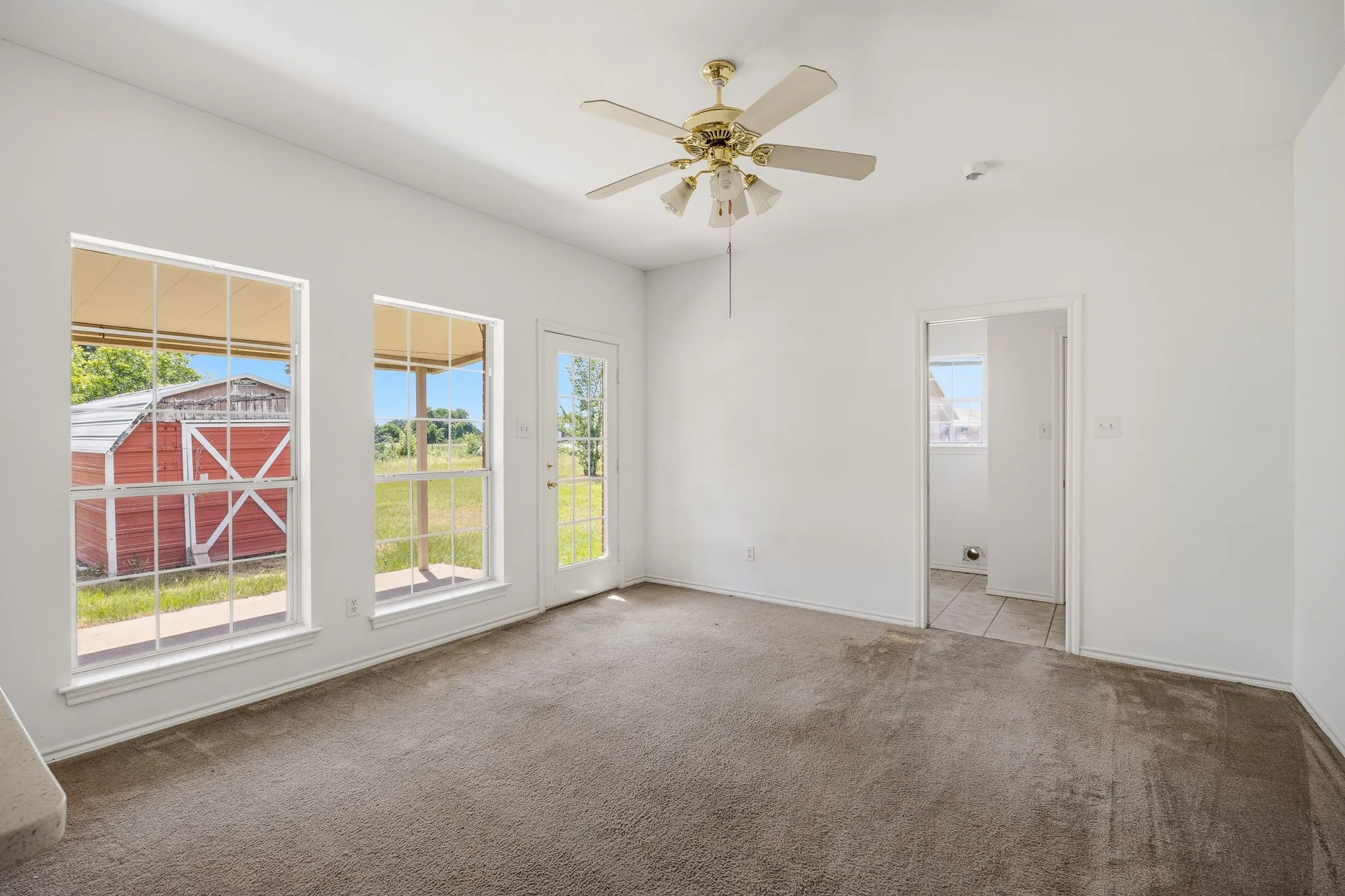 Single Family Residence For Sale in Smith County , 13091 Fm 344 W, Bullard, Texas 75757, 3 Bedroom, 3 Bathroom, 2 Garage spaces, 1,840 Sqft, built in 2002, mls#21280382, Real Estate Agent in Bullard, Homes For Sale in Smith county, Homes For Sale in Bullard, Realtor in Bullard Texas, Real Estate Brokerage Independent Realty Texas, Luminita Cordes Realtor