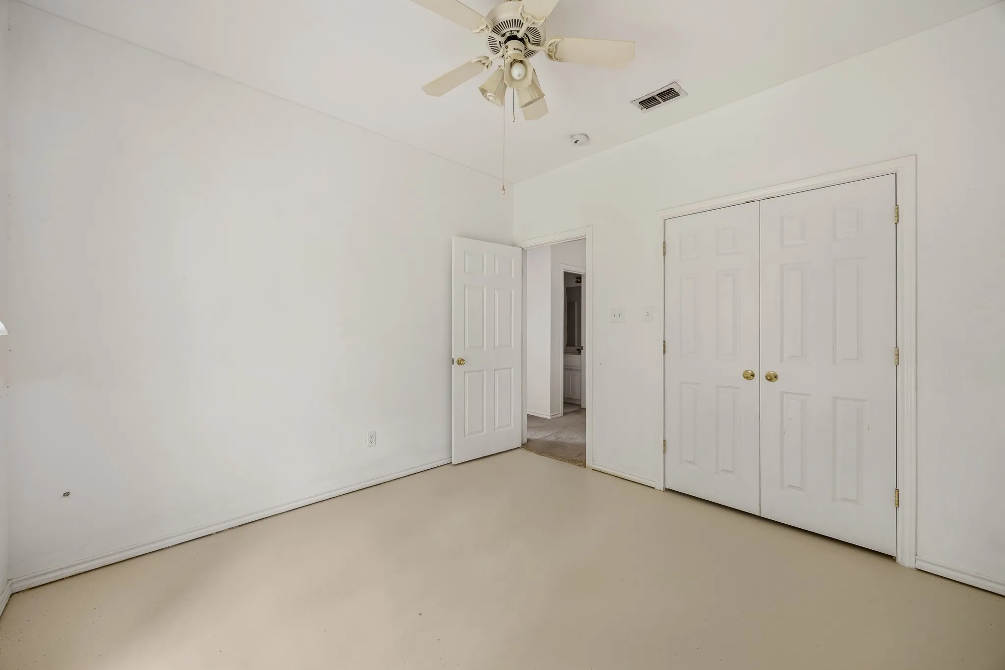 Single Family Residence For Sale in Smith County , 13091 Fm 344 W, Bullard, Texas 75757, 3 Bedroom, 3 Bathroom, 2 Garage spaces, 1,840 Sqft, built in 2002, mls#21280382, Real Estate Agent in Bullard, Homes For Sale in Smith county, Homes For Sale in Bullard, Realtor in Bullard Texas, Real Estate Brokerage Independent Realty Texas, Luminita Cordes Realtor