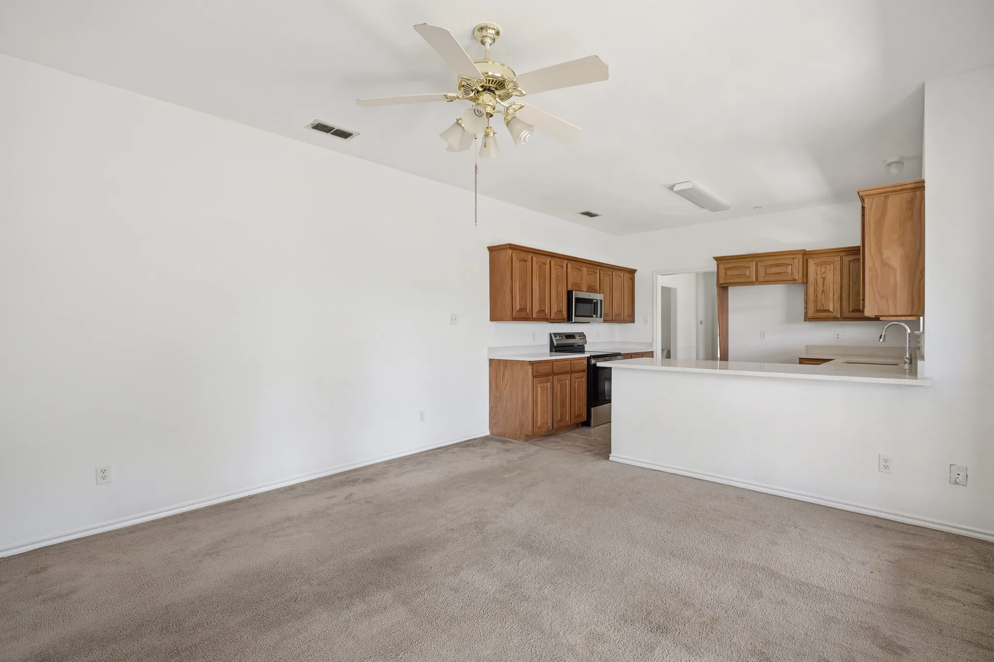 Single Family Residence For Sale in Smith County , 13091 Fm 344 W, Bullard, Texas 75757, 3 Bedroom, 3 Bathroom, 2 Garage spaces, 1,840 Sqft, built in 2002, mls#21280382, Real Estate Agent in Bullard, Homes For Sale in Smith county, Homes For Sale in Bullard, Realtor in Bullard Texas, Real Estate Brokerage Independent Realty Texas, Luminita Cordes Realtor