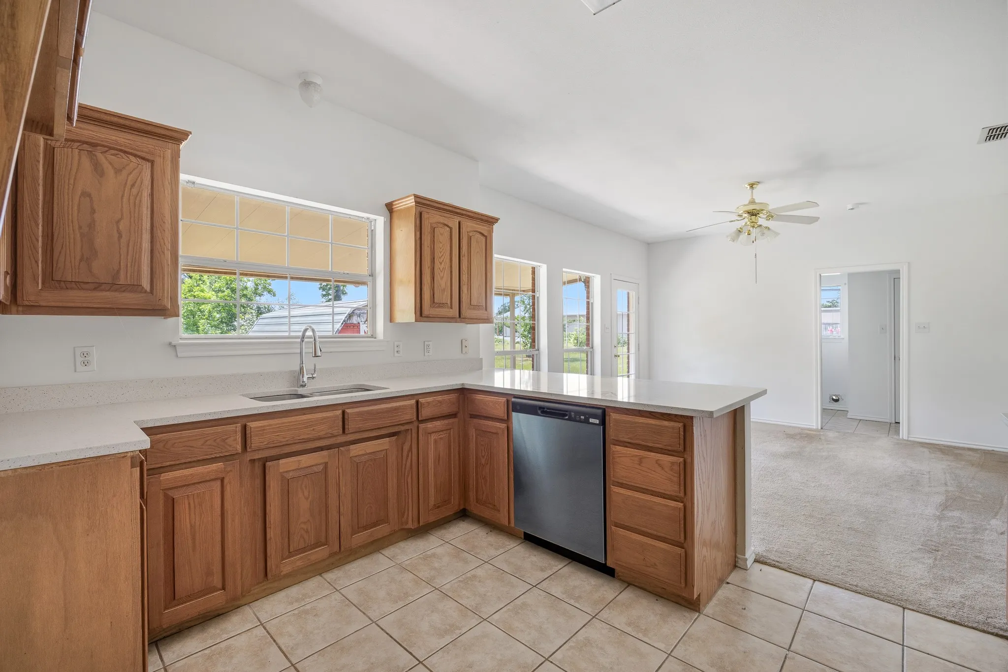 Single Family Residence For Sale in Smith County , 13091 Fm 344 W, Bullard, Texas 75757, 3 Bedroom, 3 Bathroom, 2 Garage spaces, 1,840 Sqft, built in 2002, mls#21280382, Real Estate Agent in Bullard, Homes For Sale in Smith county, Homes For Sale in Bullard, Realtor in Bullard Texas, Real Estate Brokerage Independent Realty Texas, Luminita Cordes Realtor