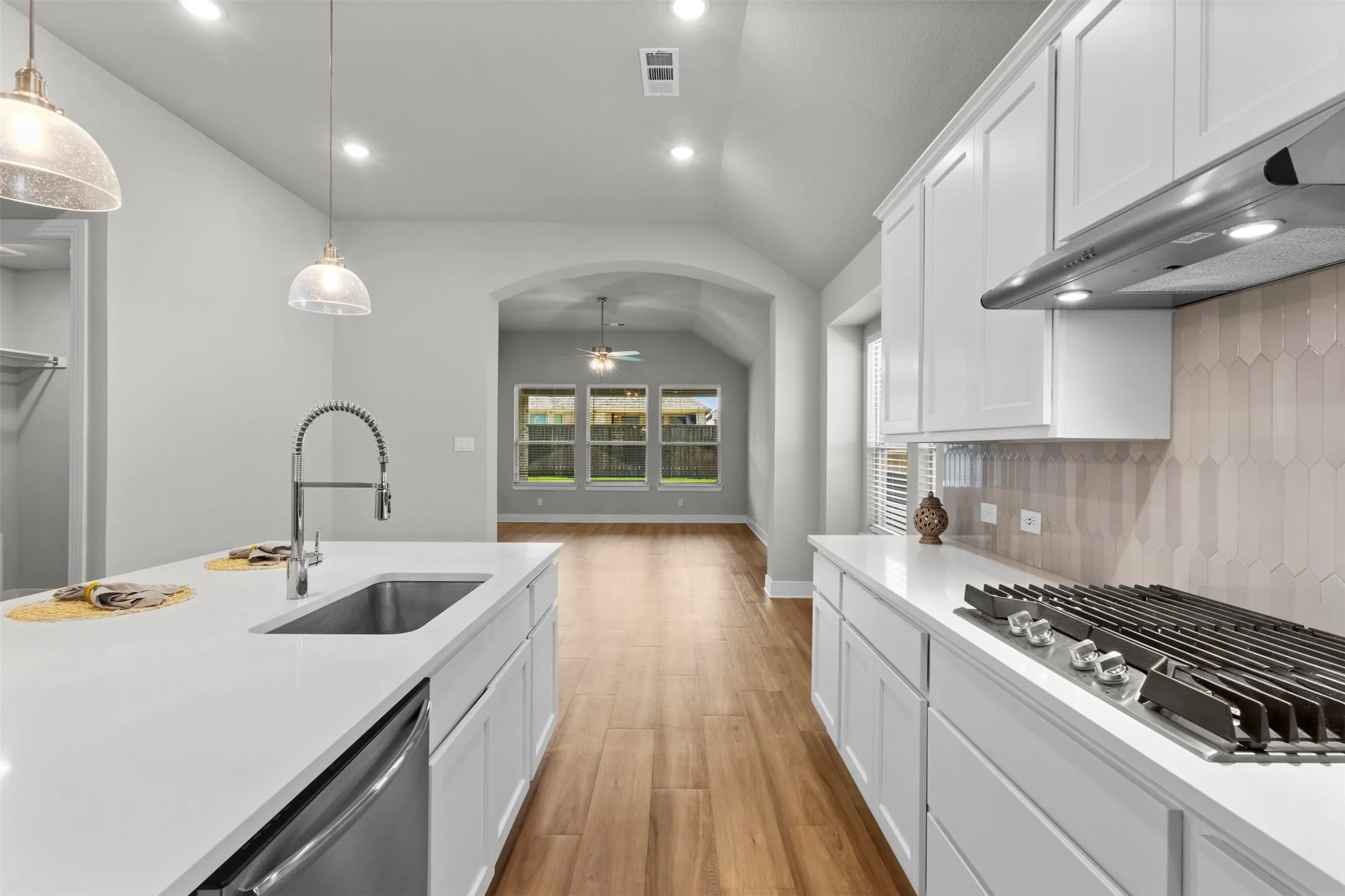 Single Family Residence For Sale in Denton County , 1916 Pelham Drive, Aubrey, Texas 76227, 4 Bedroom, 3 Bathroom, 2 Garage spaces, 1,971 Sqft, built in 2022, mls#21284731, Real Estate Agent in Aubrey, Homes For Sale in Denton county, Homes For Sale in Aubrey, Realtor in Aubrey Texas, Real Estate Brokerage Independent Realty Texas, Luminita Cordes Realtor