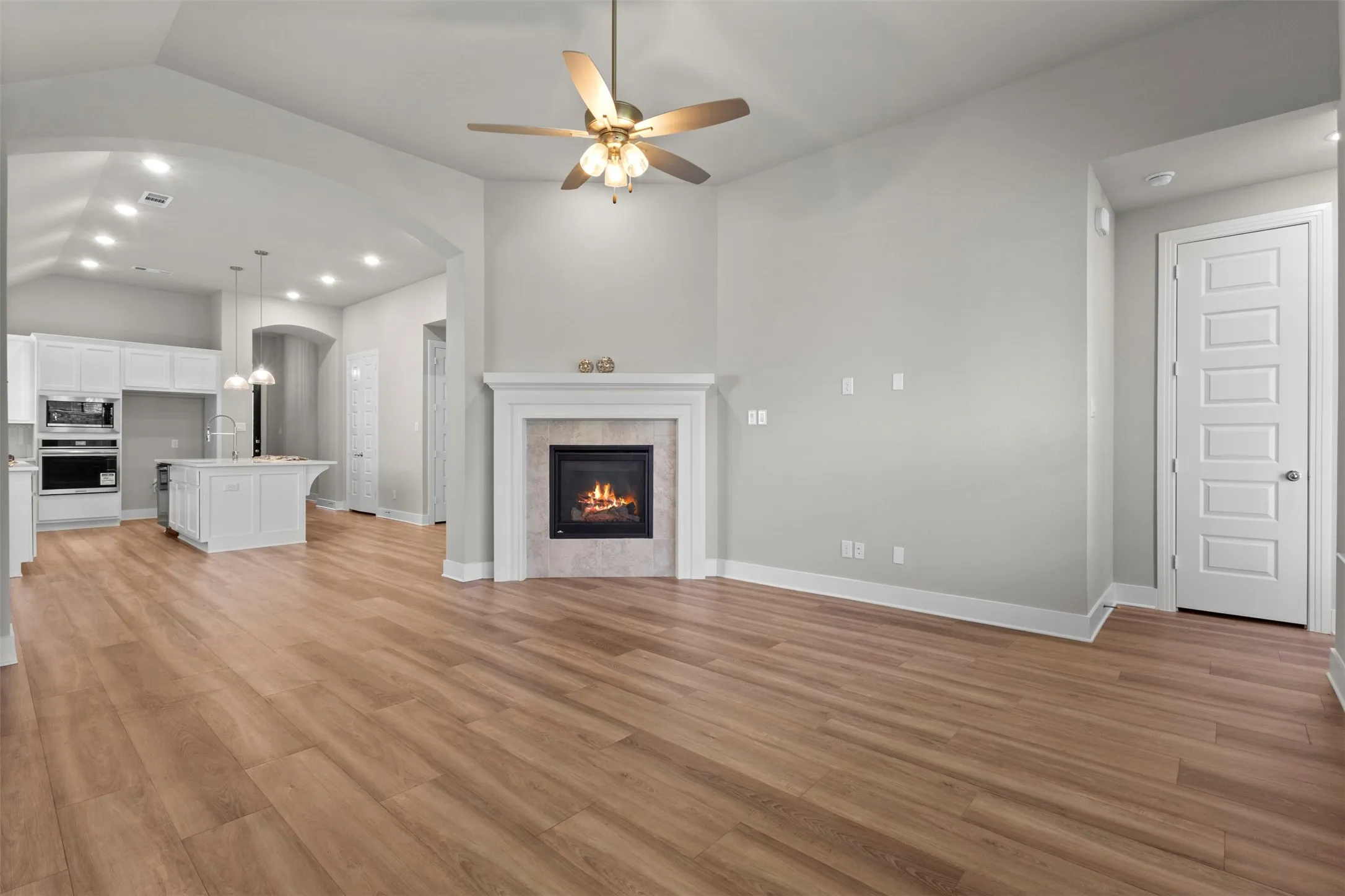 Single Family Residence For Sale in Denton County , 1916 Pelham Drive, Aubrey, Texas 76227, 4 Bedroom, 3 Bathroom, 2 Garage spaces, 1,971 Sqft, built in 2022, mls#21284731, Real Estate Agent in Aubrey, Homes For Sale in Denton county, Homes For Sale in Aubrey, Realtor in Aubrey Texas, Real Estate Brokerage Independent Realty Texas, Luminita Cordes Realtor