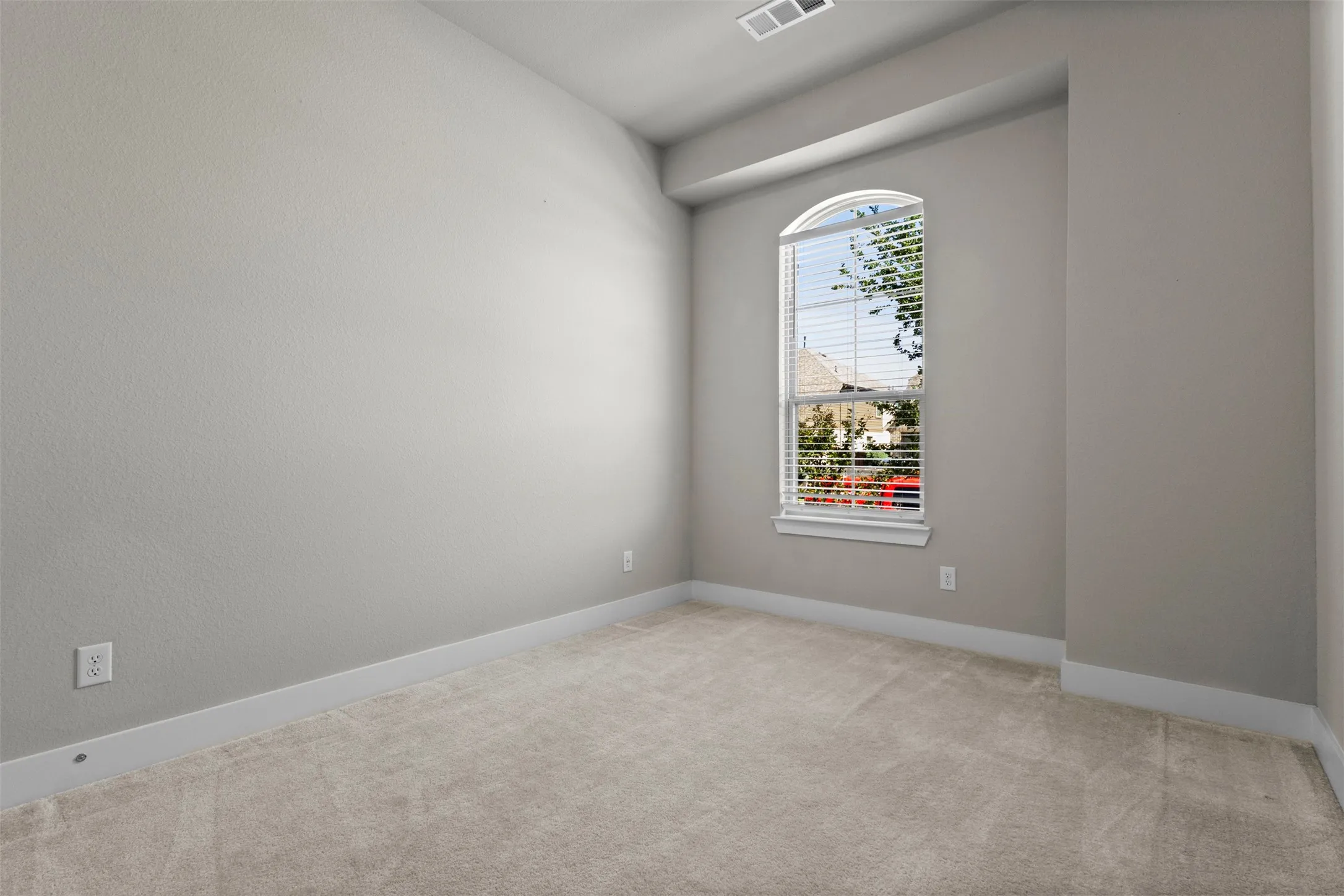 Single Family Residence For Sale in Denton County , 1916 Pelham Drive, Aubrey, Texas 76227, 4 Bedroom, 3 Bathroom, 2 Garage spaces, 1,971 Sqft, built in 2022, mls#21284731, Real Estate Agent in Aubrey, Homes For Sale in Denton county, Homes For Sale in Aubrey, Realtor in Aubrey Texas, Real Estate Brokerage Independent Realty Texas, Luminita Cordes Realtor