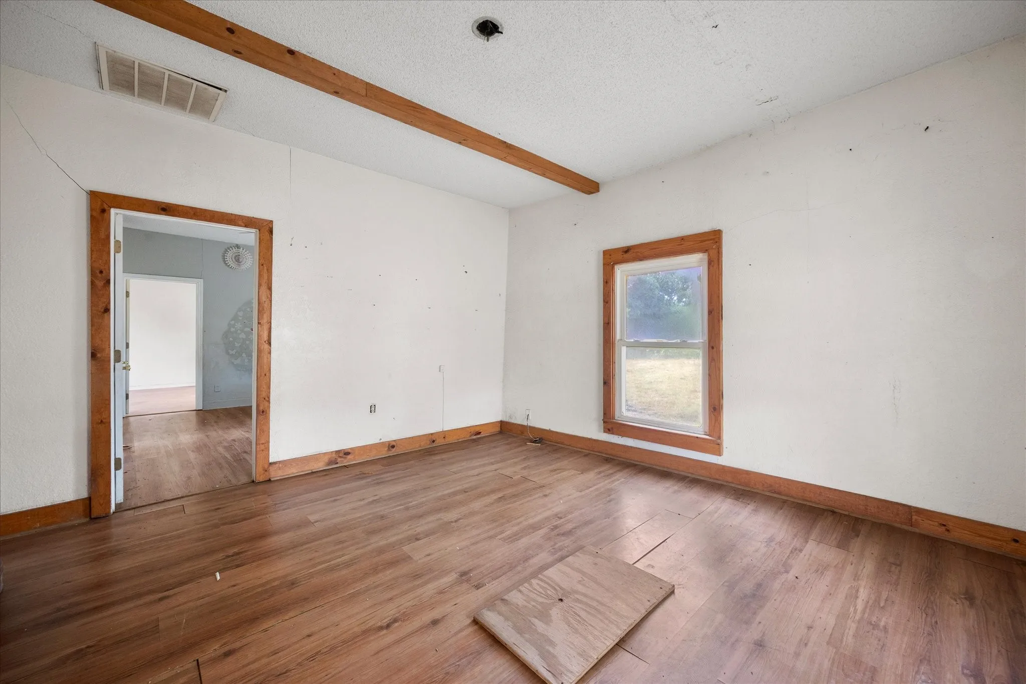 Single Family Residence For Sale in Hunt County , 502 S Elm Street, Celeste, Texas 75423, 3 Bedrooms, 1 Bathroom, Garage spaces, 1,156 Sqft, built in 1970, Price $150,000, mls#21281057, Real Estate Agent in Celeste, Homes For Sale in Hunt county, Homes For Sale in Celeste, Realtor in Celeste Texas, Real Estate Brokerage Independent Realty Texas, Luminita Cordes Realtor