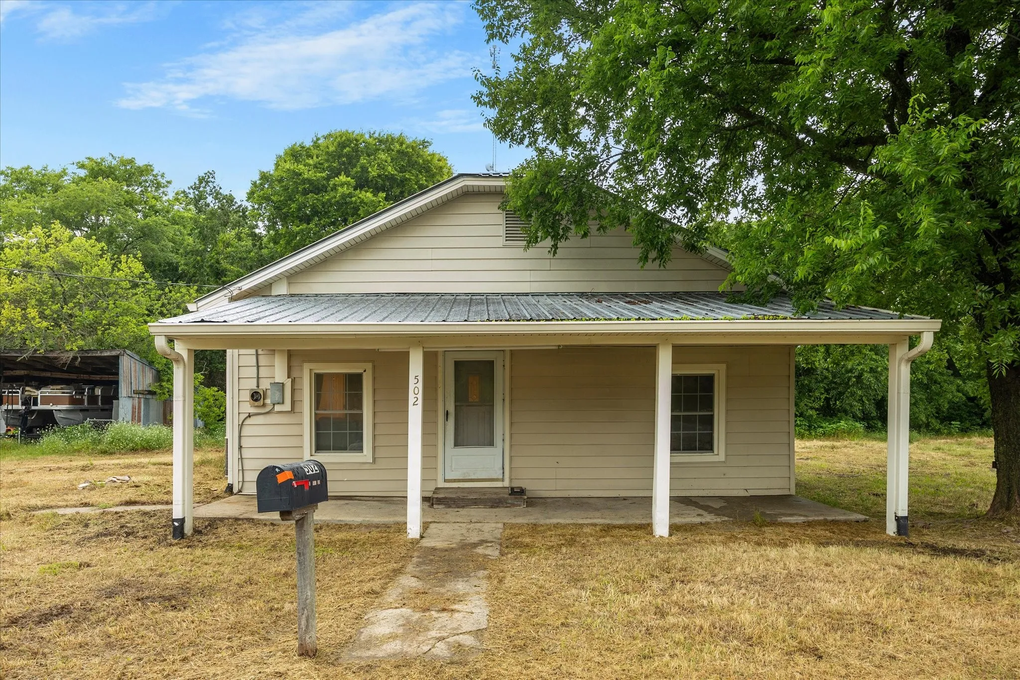 Single Family Residence For Sale in Hunt County , 502 S Elm Street, Celeste, Texas 75423, 3 Bedrooms, 1 Bathroom, Garage spaces, 1,156 Sqft, built in 1970, Price $150,000, mls#21281057, Real Estate Agent in Celeste, Homes For Sale in Hunt county, Homes For Sale in Celeste, Realtor in Celeste Texas, Real Estate Brokerage Independent Realty Texas, Luminita Cordes Realtor