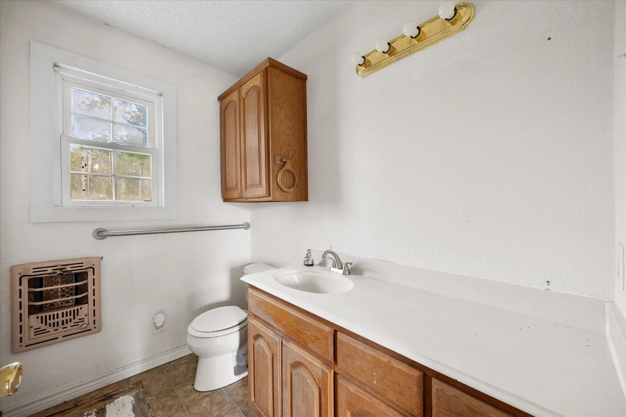 Single Family Residence For Sale in Hunt County , 502 S Elm Street, Celeste, Texas 75423, 3 Bedrooms, 1 Bathroom, Garage spaces, 1,156 Sqft, built in 1970, Price $150,000, mls#21281057, Real Estate Agent in Celeste, Homes For Sale in Hunt county, Homes For Sale in Celeste, Realtor in Celeste Texas, Real Estate Brokerage Independent Realty Texas, Luminita Cordes Realtor