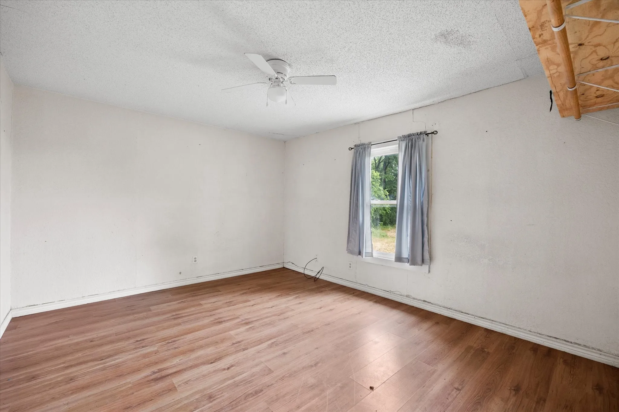 Single Family Residence For Sale in Hunt County , 502 S Elm Street, Celeste, Texas 75423, 3 Bedrooms, 1 Bathroom, Garage spaces, 1,156 Sqft, built in 1970, Price $150,000, mls#21281057, Real Estate Agent in Celeste, Homes For Sale in Hunt county, Homes For Sale in Celeste, Realtor in Celeste Texas, Real Estate Brokerage Independent Realty Texas, Luminita Cordes Realtor