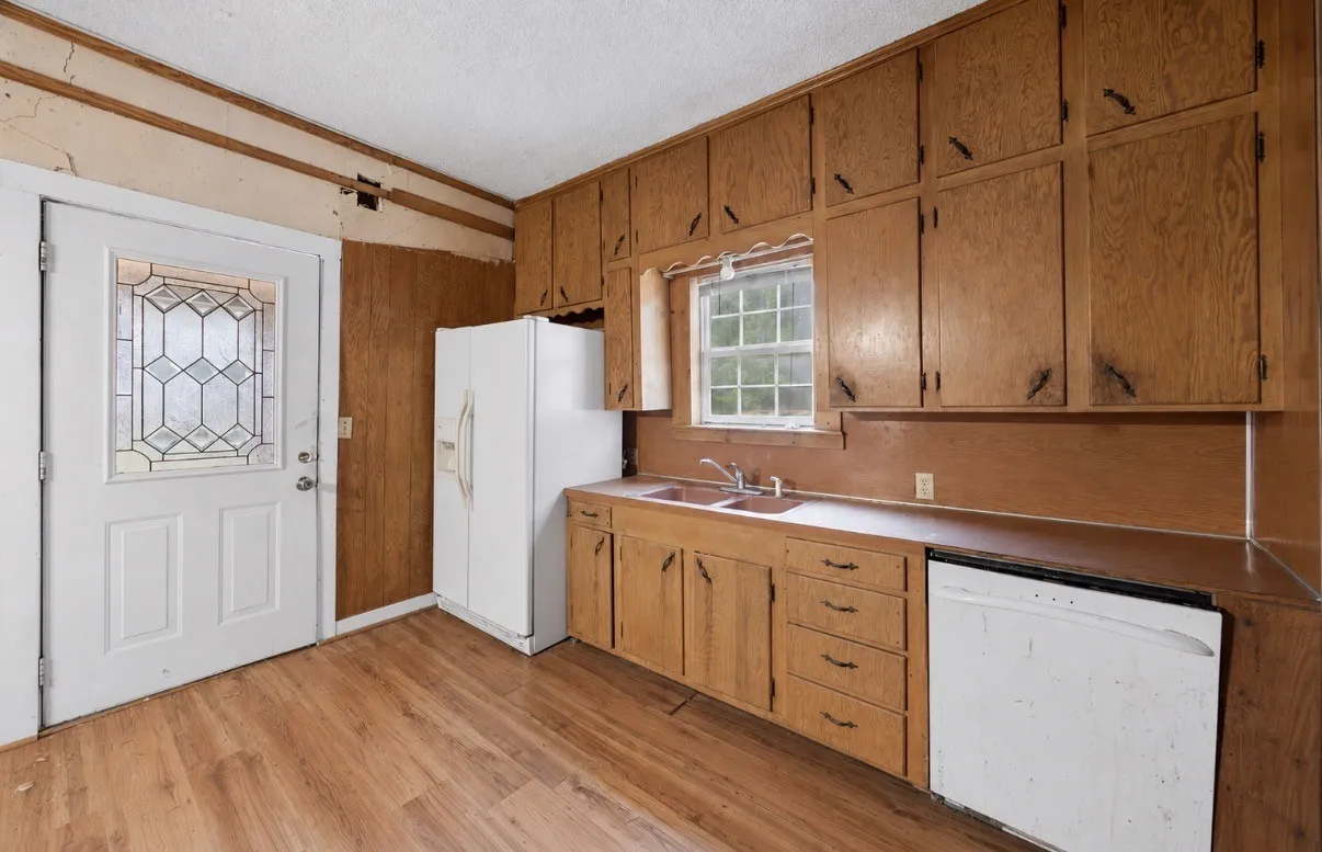 Single Family Residence For Sale in Hunt County , 502 S Elm Street, Celeste, Texas 75423, 3 Bedrooms, 1 Bathroom, Garage spaces, 1,156 Sqft, built in 1970, Price $150,000, mls#21281057, Real Estate Agent in Celeste, Homes For Sale in Hunt county, Homes For Sale in Celeste, Realtor in Celeste Texas, Real Estate Brokerage Independent Realty Texas, Luminita Cordes Realtor
