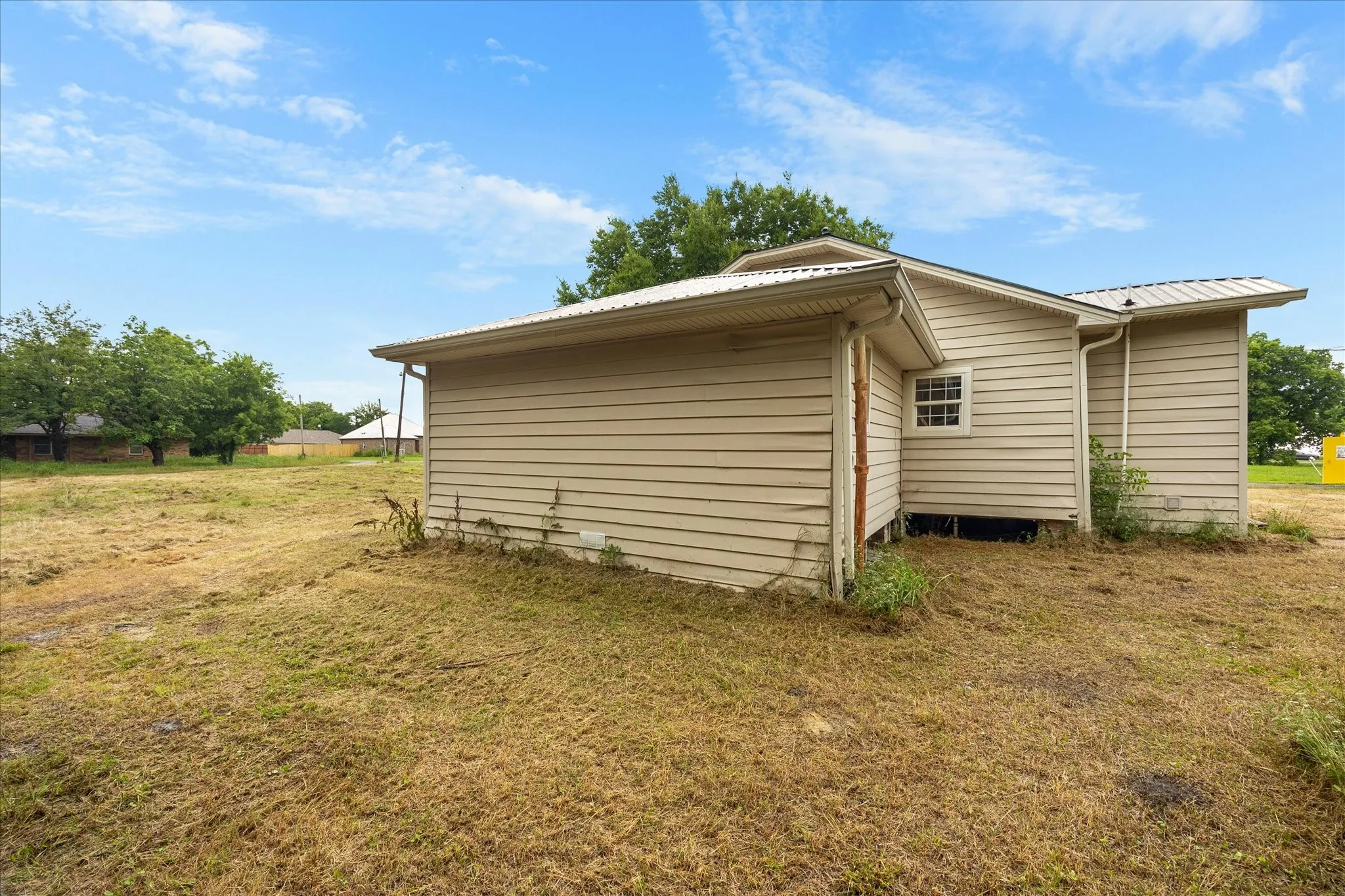 Single Family Residence For Sale in Hunt County , 502 S Elm Street, Celeste, Texas 75423, 3 Bedrooms, 1 Bathroom, Garage spaces, 1,156 Sqft, built in 1970, Price $150,000, mls#21281057, Real Estate Agent in Celeste, Homes For Sale in Hunt county, Homes For Sale in Celeste, Realtor in Celeste Texas, Real Estate Brokerage Independent Realty Texas, Luminita Cordes Realtor
