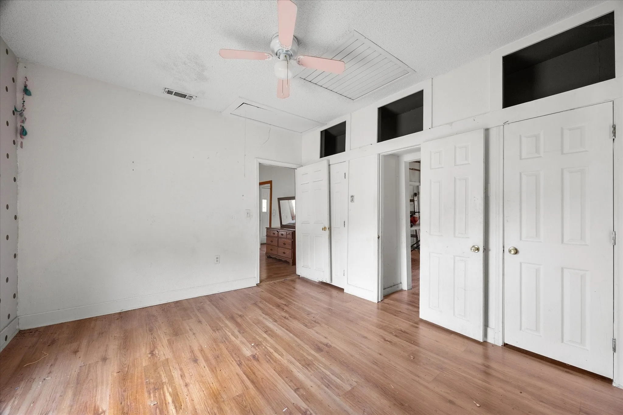 Single Family Residence For Sale in Hunt County , 502 S Elm Street, Celeste, Texas 75423, 3 Bedrooms, 1 Bathroom, Garage spaces, 1,156 Sqft, built in 1970, Price $150,000, mls#21281057, Real Estate Agent in Celeste, Homes For Sale in Hunt county, Homes For Sale in Celeste, Realtor in Celeste Texas, Real Estate Brokerage Independent Realty Texas, Luminita Cordes Realtor
