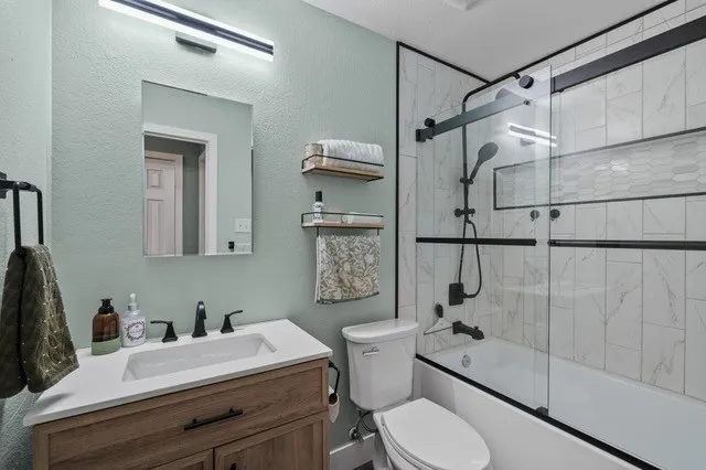 Single Family Residence For Sale in Grayson County , 99 Catamaran Court, Gordonville, Texas 76245, 3 Bedroom, 2 Bathroom, 2 Garage spaces, 1,399 Sqft, built in 2005, mls#21284264, Real Estate Agent in Gordonville, Homes For Sale in Grayson county, Homes For Sale in Gordonville, Realtor in Gordonville Texas, Real Estate Brokerage Independent Realty Texas, Luminita Cordes Realtor