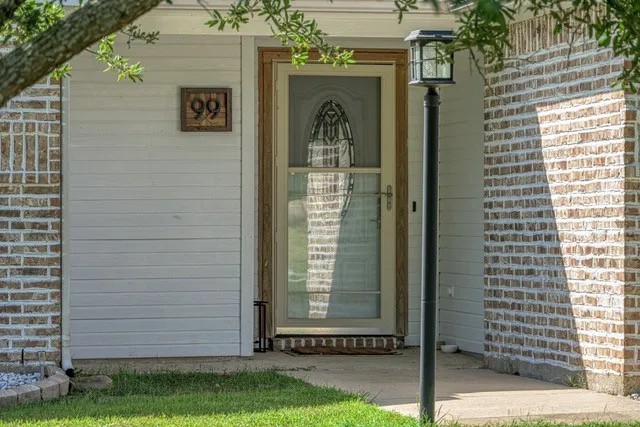 Single Family Residence For Sale in Grayson County , 99 Catamaran Court, Gordonville, Texas 76245, 3 Bedroom, 2 Bathroom, 2 Garage spaces, 1,399 Sqft, built in 2005, mls#21284264, Real Estate Agent in Gordonville, Homes For Sale in Grayson county, Homes For Sale in Gordonville, Realtor in Gordonville Texas, Real Estate Brokerage Independent Realty Texas, Luminita Cordes Realtor