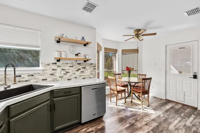 Single Family Residence For Sale in Grayson County , 99 Catamaran Court, Gordonville, Texas 76245, 3 Bedroom, 2 Bathroom, 2 Garage spaces, 1,399 Sqft, built in 2005, mls#21284264, Real Estate Agent in Gordonville, Homes For Sale in Grayson county, Homes For Sale in Gordonville, Realtor in Gordonville Texas, Real Estate Brokerage Independent Realty Texas, Luminita Cordes Realtor