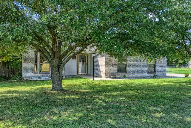 Single Family Residence For Sale in Grayson County , 99 Catamaran Court, Gordonville, Texas 76245, 3 Bedroom, 2 Bathroom, 2 Garage spaces, 1,399 Sqft, built in 2005, mls#21284264, Real Estate Agent in Gordonville, Homes For Sale in Grayson county, Homes For Sale in Gordonville, Realtor in Gordonville Texas, Real Estate Brokerage Independent Realty Texas, Luminita Cordes Realtor