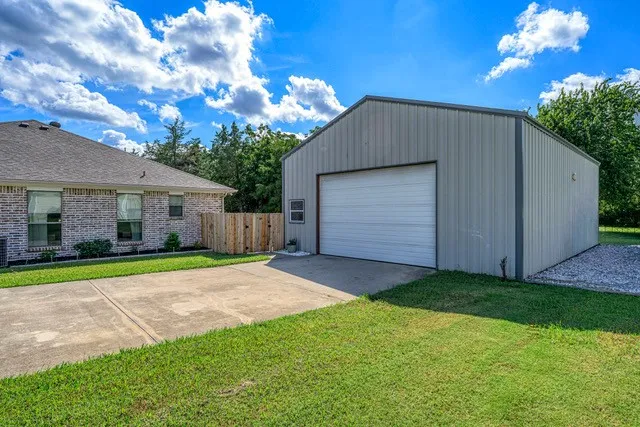 Single Family Residence For Sale in Grayson County , 99 Catamaran Court, Gordonville, Texas 76245, 3 Bedroom, 2 Bathroom, 2 Garage spaces, 1,399 Sqft, built in 2005, mls#21284264, Real Estate Agent in Gordonville, Homes For Sale in Grayson county, Homes For Sale in Gordonville, Realtor in Gordonville Texas, Real Estate Brokerage Independent Realty Texas, Luminita Cordes Realtor