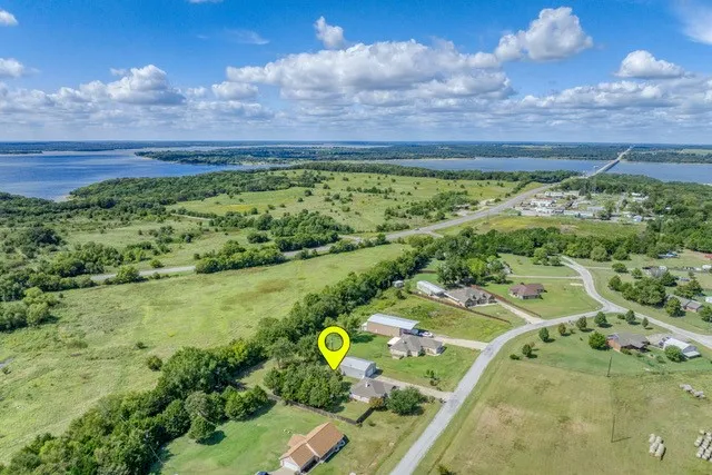 Single Family Residence For Sale in Grayson County , 99 Catamaran Court, Gordonville, Texas 76245, 3 Bedroom, 2 Bathroom, 2 Garage spaces, 1,399 Sqft, built in 2005, mls#21284264, Real Estate Agent in Gordonville, Homes For Sale in Grayson county, Homes For Sale in Gordonville, Realtor in Gordonville Texas, Real Estate Brokerage Independent Realty Texas, Luminita Cordes Realtor