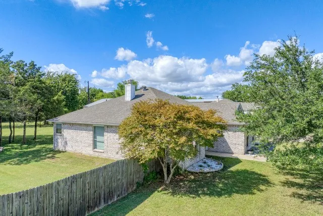 Single Family Residence For Sale in Grayson County , 99 Catamaran Court, Gordonville, Texas 76245, 3 Bedroom, 2 Bathroom, 2 Garage spaces, 1,399 Sqft, built in 2005, mls#21284264, Real Estate Agent in Gordonville, Homes For Sale in Grayson county, Homes For Sale in Gordonville, Realtor in Gordonville Texas, Real Estate Brokerage Independent Realty Texas, Luminita Cordes Realtor