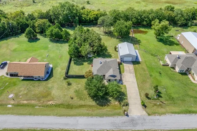 Single Family Residence For Sale in Grayson County , 99 Catamaran Court, Gordonville, Texas 76245, 3 Bedroom, 2 Bathroom, 2 Garage spaces, 1,399 Sqft, built in 2005, mls#21284264, Real Estate Agent in Gordonville, Homes For Sale in Grayson county, Homes For Sale in Gordonville, Realtor in Gordonville Texas, Real Estate Brokerage Independent Realty Texas, Luminita Cordes Realtor