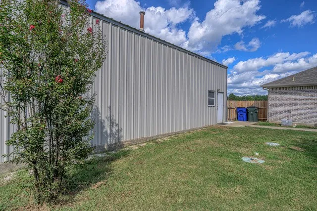 Single Family Residence For Sale in Grayson County , 99 Catamaran Court, Gordonville, Texas 76245, 3 Bedroom, 2 Bathroom, 2 Garage spaces, 1,399 Sqft, built in 2005, mls#21284264, Real Estate Agent in Gordonville, Homes For Sale in Grayson county, Homes For Sale in Gordonville, Realtor in Gordonville Texas, Real Estate Brokerage Independent Realty Texas, Luminita Cordes Realtor