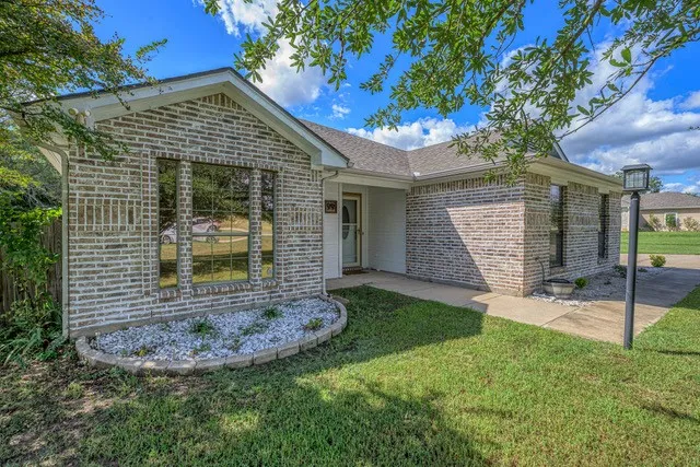 Single Family Residence For Sale in Grayson County , 99 Catamaran Court, Gordonville, Texas 76245, 3 Bedroom, 2 Bathroom, 2 Garage spaces, 1,399 Sqft, built in 2005, mls#21284264, Real Estate Agent in Gordonville, Homes For Sale in Grayson county, Homes For Sale in Gordonville, Realtor in Gordonville Texas, Real Estate Brokerage Independent Realty Texas, Luminita Cordes Realtor