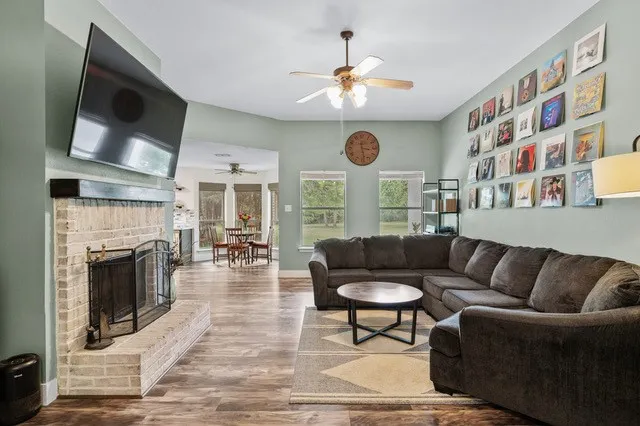 Single Family Residence For Sale in Grayson County , 99 Catamaran Court, Gordonville, Texas 76245, 3 Bedroom, 2 Bathroom, 2 Garage spaces, 1,399 Sqft, built in 2005, mls#21284264, Real Estate Agent in Gordonville, Homes For Sale in Grayson county, Homes For Sale in Gordonville, Realtor in Gordonville Texas, Real Estate Brokerage Independent Realty Texas, Luminita Cordes Realtor