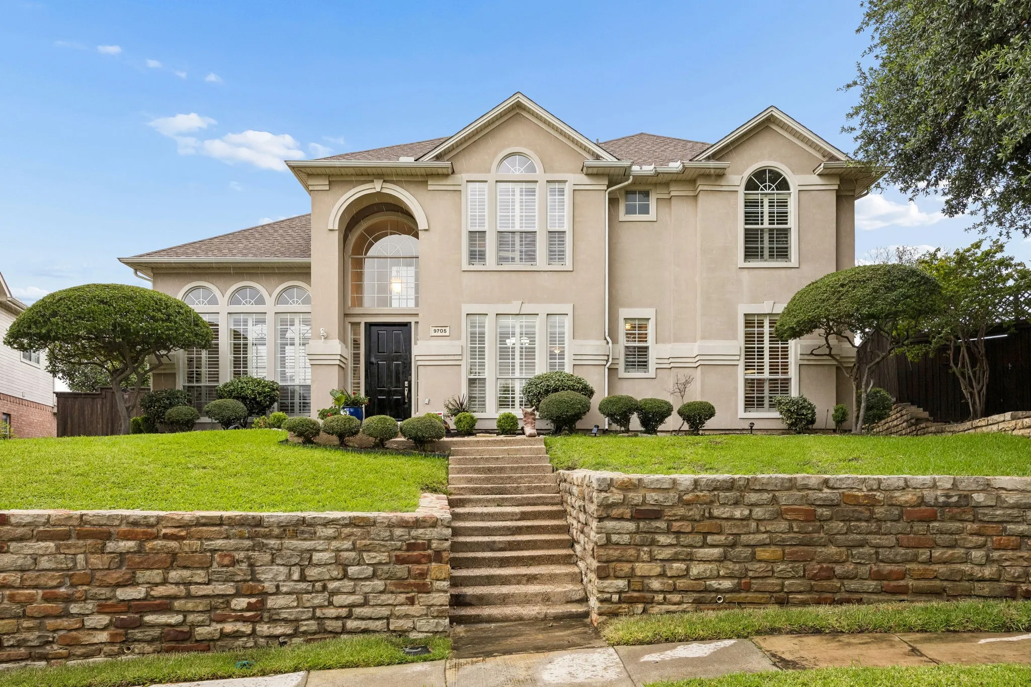 Single Family Residence For Sale in Dallas County , 9705 Valley Lake Court, Irving, Texas 75063, 4 Bedroom, 4 Bathroom, 3 Garage spaces, 2,924 Sqft, built in 1995, mls#21272959, Real Estate Agent in Irving, Homes For Sale in Dallas county, Homes For Sale in Irving, Realtor in Irving Texas, Real Estate Brokerage Independent Realty Texas, Luminita Cordes Realtor