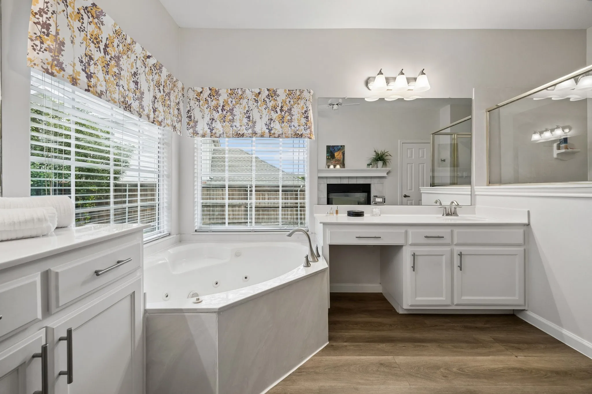 Single Family Residence For Sale in Dallas County , 9705 Valley Lake Court, Irving, Texas 75063, 4 Bedroom, 4 Bathroom, 3 Garage spaces, 2,924 Sqft, built in 1995, mls#21272959, Real Estate Agent in Irving, Homes For Sale in Dallas county, Homes For Sale in Irving, Realtor in Irving Texas, Real Estate Brokerage Independent Realty Texas, Luminita Cordes Realtor