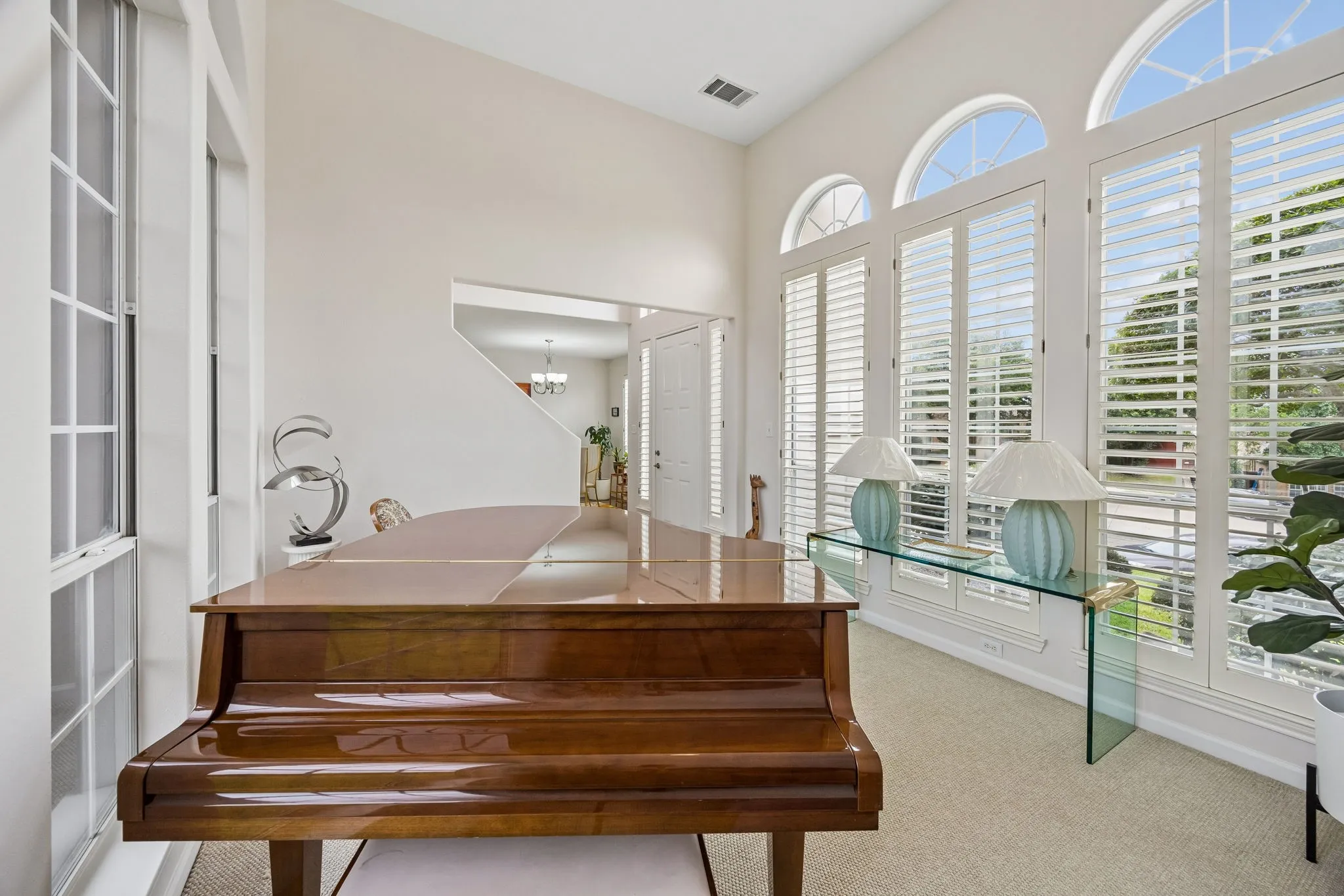 Single Family Residence For Sale in Dallas County , 9705 Valley Lake Court, Irving, Texas 75063, 4 Bedroom, 4 Bathroom, 3 Garage spaces, 2,924 Sqft, built in 1995, mls#21272959, Real Estate Agent in Irving, Homes For Sale in Dallas county, Homes For Sale in Irving, Realtor in Irving Texas, Real Estate Brokerage Independent Realty Texas, Luminita Cordes Realtor
