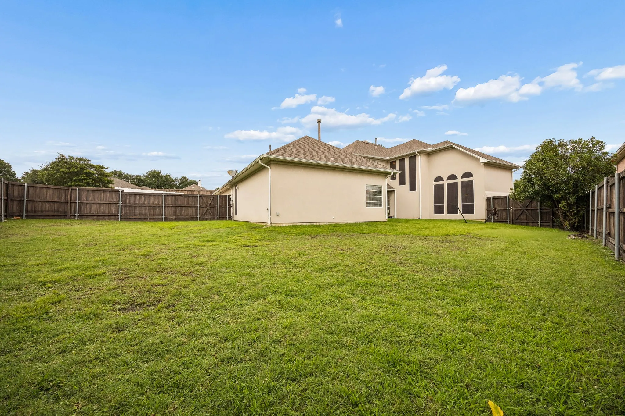 Single Family Residence For Sale in Dallas County , 9705 Valley Lake Court, Irving, Texas 75063, 4 Bedroom, 4 Bathroom, 3 Garage spaces, 2,924 Sqft, built in 1995, mls#21272959, Real Estate Agent in Irving, Homes For Sale in Dallas county, Homes For Sale in Irving, Realtor in Irving Texas, Real Estate Brokerage Independent Realty Texas, Luminita Cordes Realtor