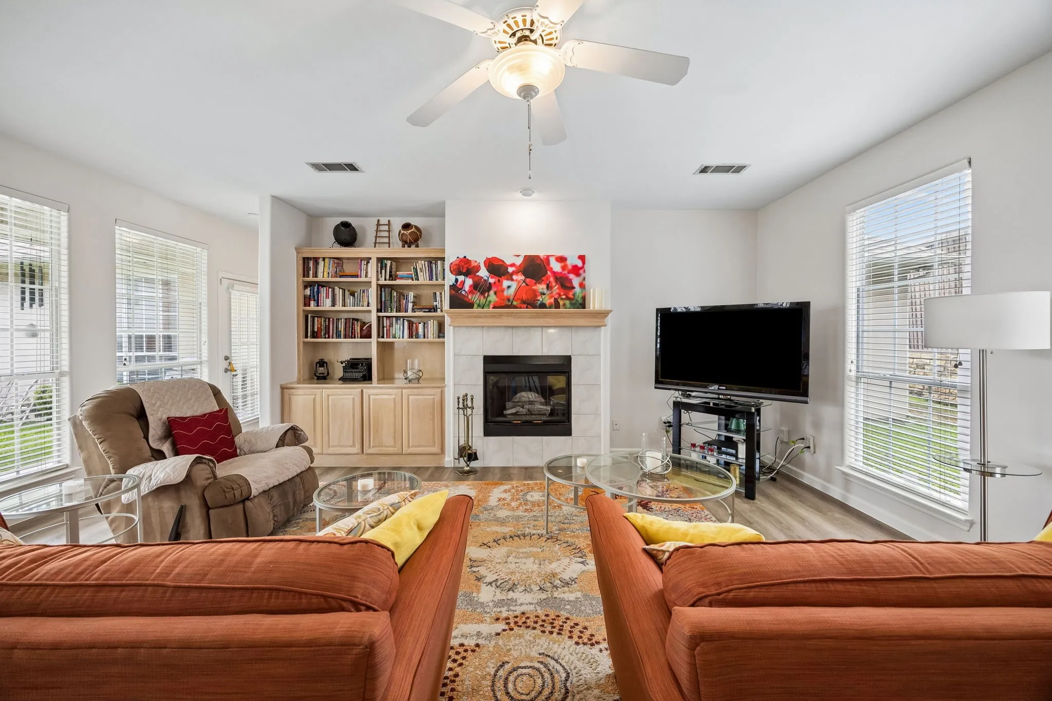 Single Family Residence For Sale in Dallas County , 9705 Valley Lake Court, Irving, Texas 75063, 4 Bedroom, 4 Bathroom, 3 Garage spaces, 2,924 Sqft, built in 1995, mls#21272959, Real Estate Agent in Irving, Homes For Sale in Dallas county, Homes For Sale in Irving, Realtor in Irving Texas, Real Estate Brokerage Independent Realty Texas, Luminita Cordes Realtor