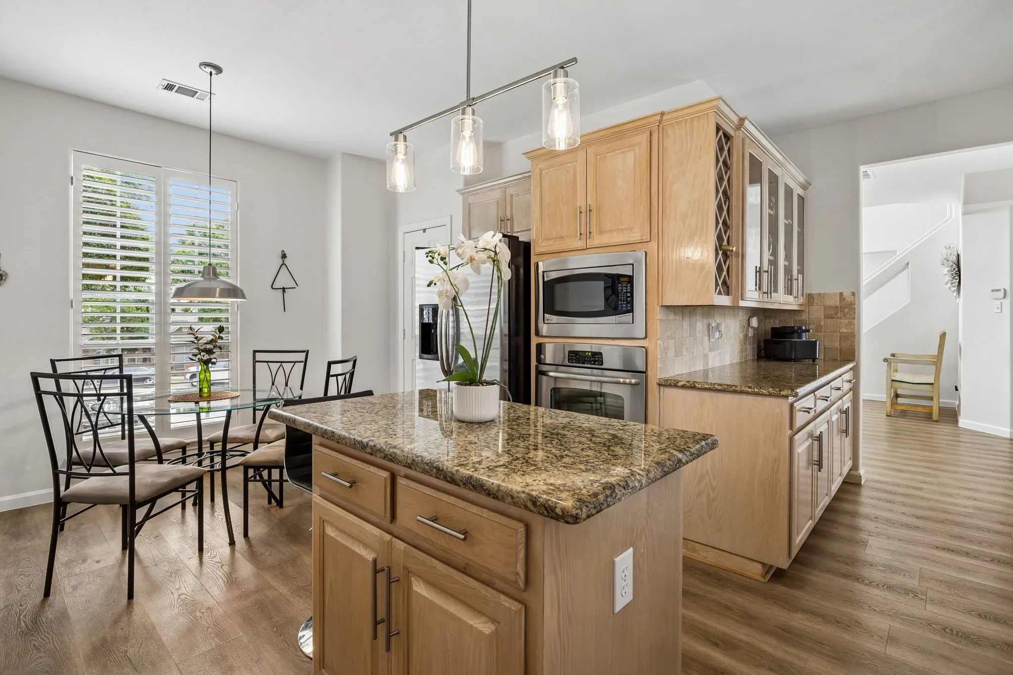 Single Family Residence For Sale in Dallas County , 9705 Valley Lake Court, Irving, Texas 75063, 4 Bedroom, 4 Bathroom, 3 Garage spaces, 2,924 Sqft, built in 1995, mls#21272959, Real Estate Agent in Irving, Homes For Sale in Dallas county, Homes For Sale in Irving, Realtor in Irving Texas, Real Estate Brokerage Independent Realty Texas, Luminita Cordes Realtor