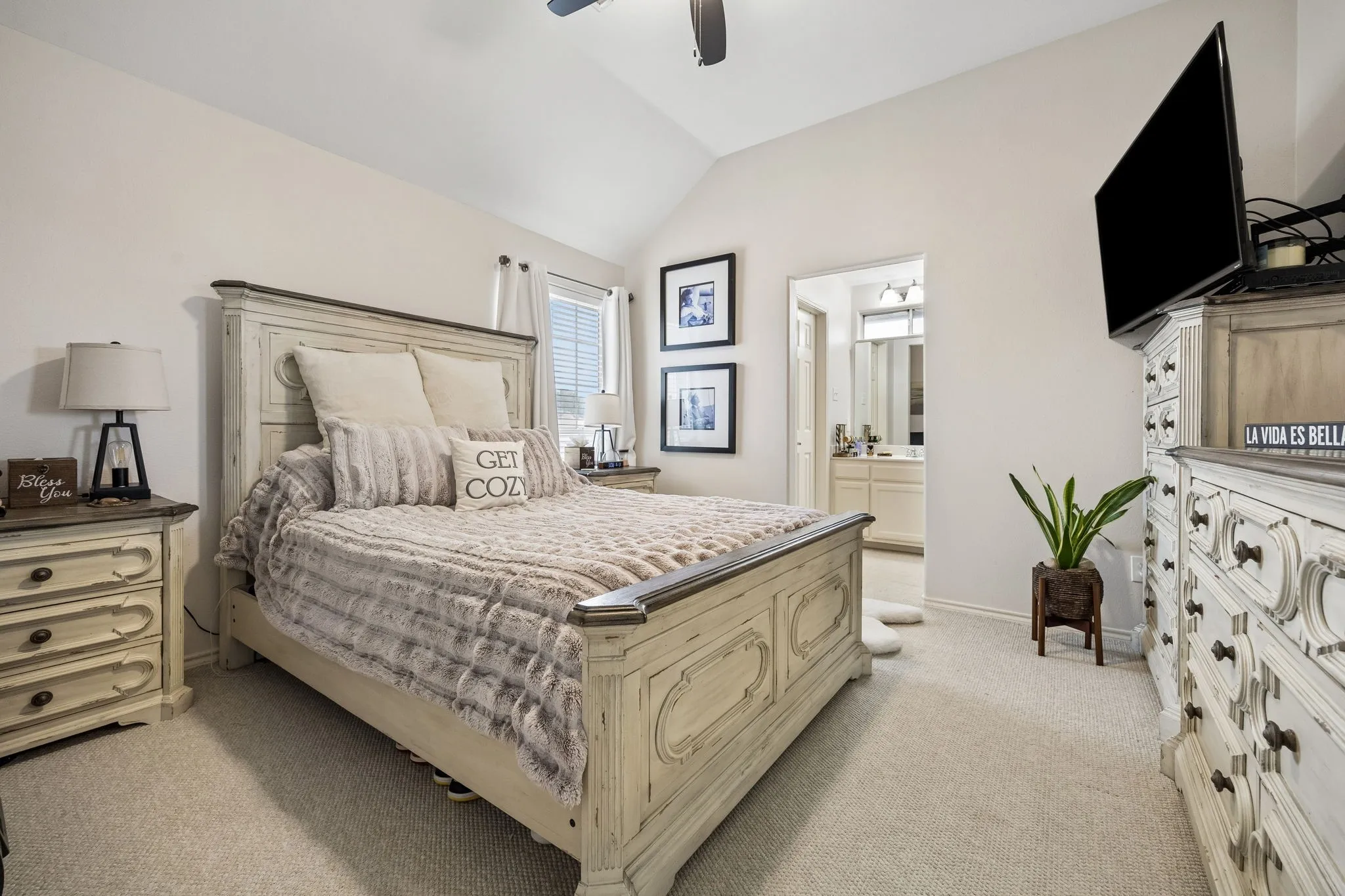 Single Family Residence For Sale in Dallas County , 9705 Valley Lake Court, Irving, Texas 75063, 4 Bedroom, 4 Bathroom, 3 Garage spaces, 2,924 Sqft, built in 1995, mls#21272959, Real Estate Agent in Irving, Homes For Sale in Dallas county, Homes For Sale in Irving, Realtor in Irving Texas, Real Estate Brokerage Independent Realty Texas, Luminita Cordes Realtor