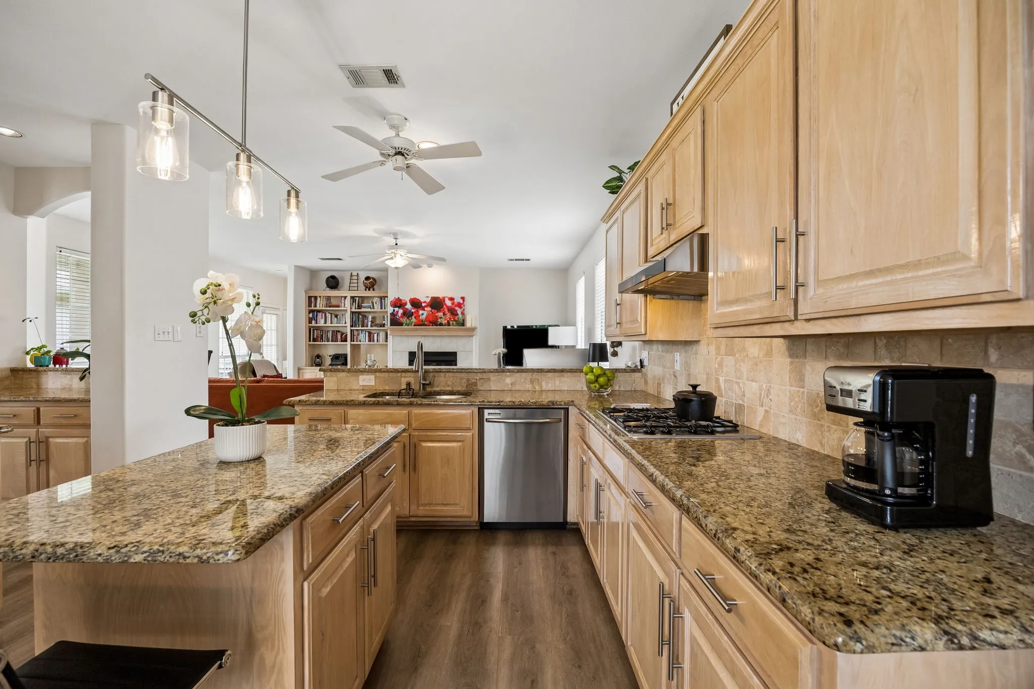 Single Family Residence For Sale in Dallas County , 9705 Valley Lake Court, Irving, Texas 75063, 4 Bedroom, 4 Bathroom, 3 Garage spaces, 2,924 Sqft, built in 1995, mls#21272959, Real Estate Agent in Irving, Homes For Sale in Dallas county, Homes For Sale in Irving, Realtor in Irving Texas, Real Estate Brokerage Independent Realty Texas, Luminita Cordes Realtor