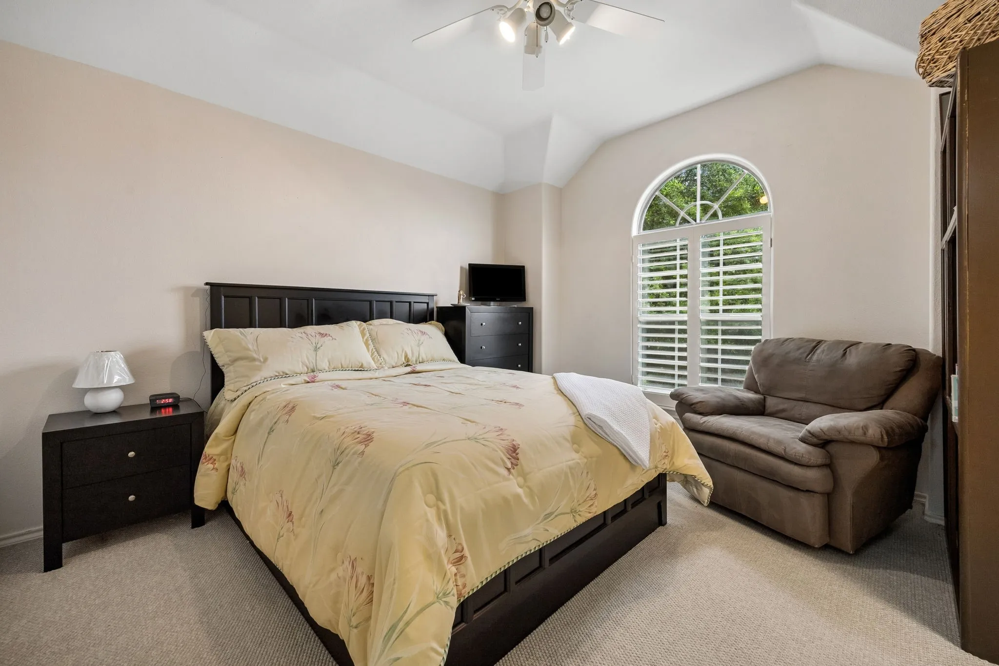 Single Family Residence For Sale in Dallas County , 9705 Valley Lake Court, Irving, Texas 75063, 4 Bedroom, 4 Bathroom, 3 Garage spaces, 2,924 Sqft, built in 1995, mls#21272959, Real Estate Agent in Irving, Homes For Sale in Dallas county, Homes For Sale in Irving, Realtor in Irving Texas, Real Estate Brokerage Independent Realty Texas, Luminita Cordes Realtor