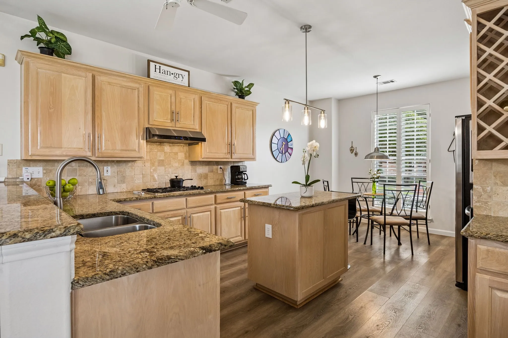 Single Family Residence For Sale in Dallas County , 9705 Valley Lake Court, Irving, Texas 75063, 4 Bedroom, 4 Bathroom, 3 Garage spaces, 2,924 Sqft, built in 1995, mls#21272959, Real Estate Agent in Irving, Homes For Sale in Dallas county, Homes For Sale in Irving, Realtor in Irving Texas, Real Estate Brokerage Independent Realty Texas, Luminita Cordes Realtor