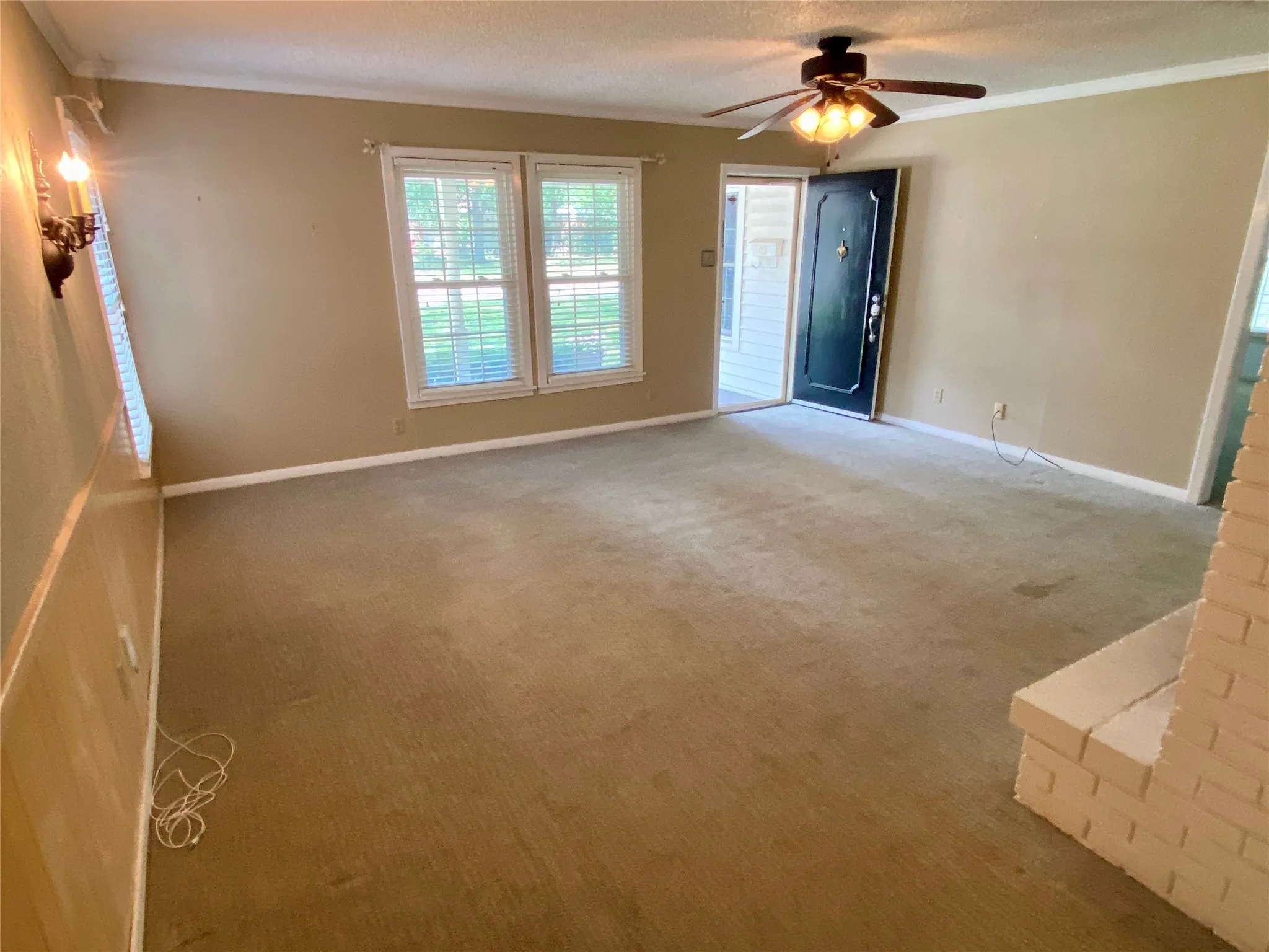 Single Family Residence For Rent in Tarrant County , 623 Club Oak Drive, River Oaks, Texas 76114, 3 Bedrooms, 2 Bathrooms, 1 Garage spaces, 1,874 Sqft, built in 1950, Price $2,250, mls#21284773, Real Estate Agent in River Oaks, Homes For Rent in Tarrant county, Homes For Rent in River Oaks, Realtor in River Oaks Texas, Real Estate Brokerage Independent Realty Texas, Luminita Cordes Realtor