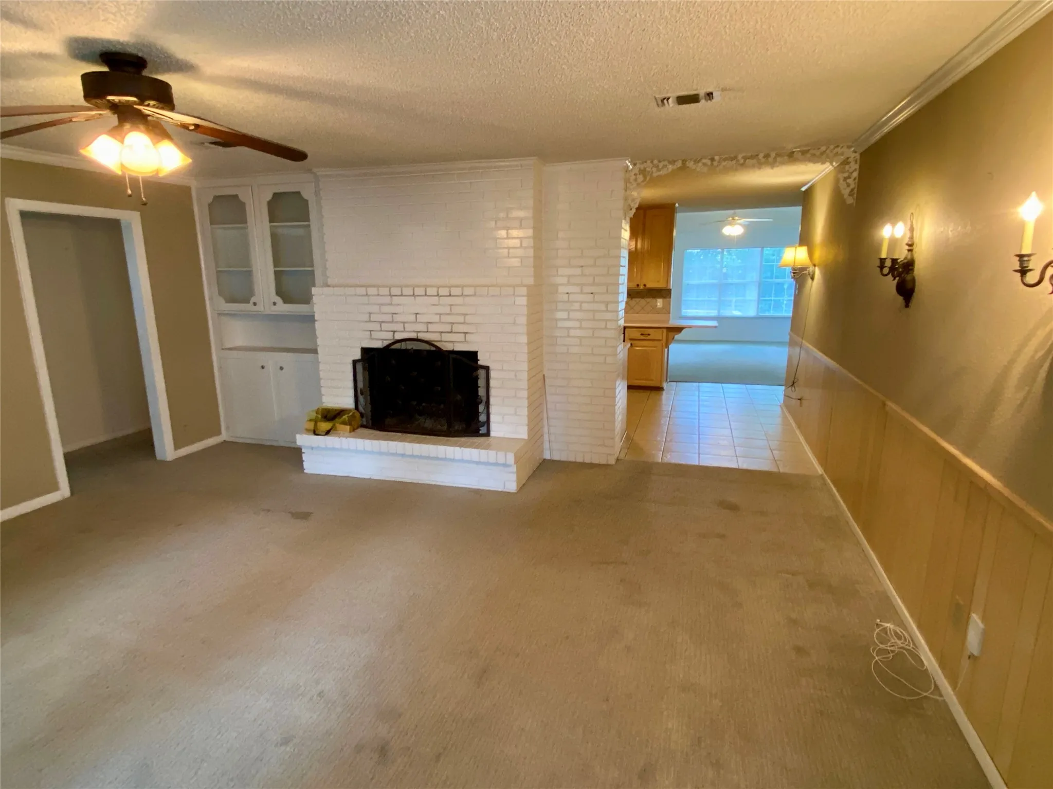 Single Family Residence For Rent in Tarrant County , 623 Club Oak Drive, River Oaks, Texas 76114, 3 Bedrooms, 2 Bathrooms, 1 Garage spaces, 1,874 Sqft, built in 1950, Price $2,250, mls#21284773, Real Estate Agent in River Oaks, Homes For Rent in Tarrant county, Homes For Rent in River Oaks, Realtor in River Oaks Texas, Real Estate Brokerage Independent Realty Texas, Luminita Cordes Realtor