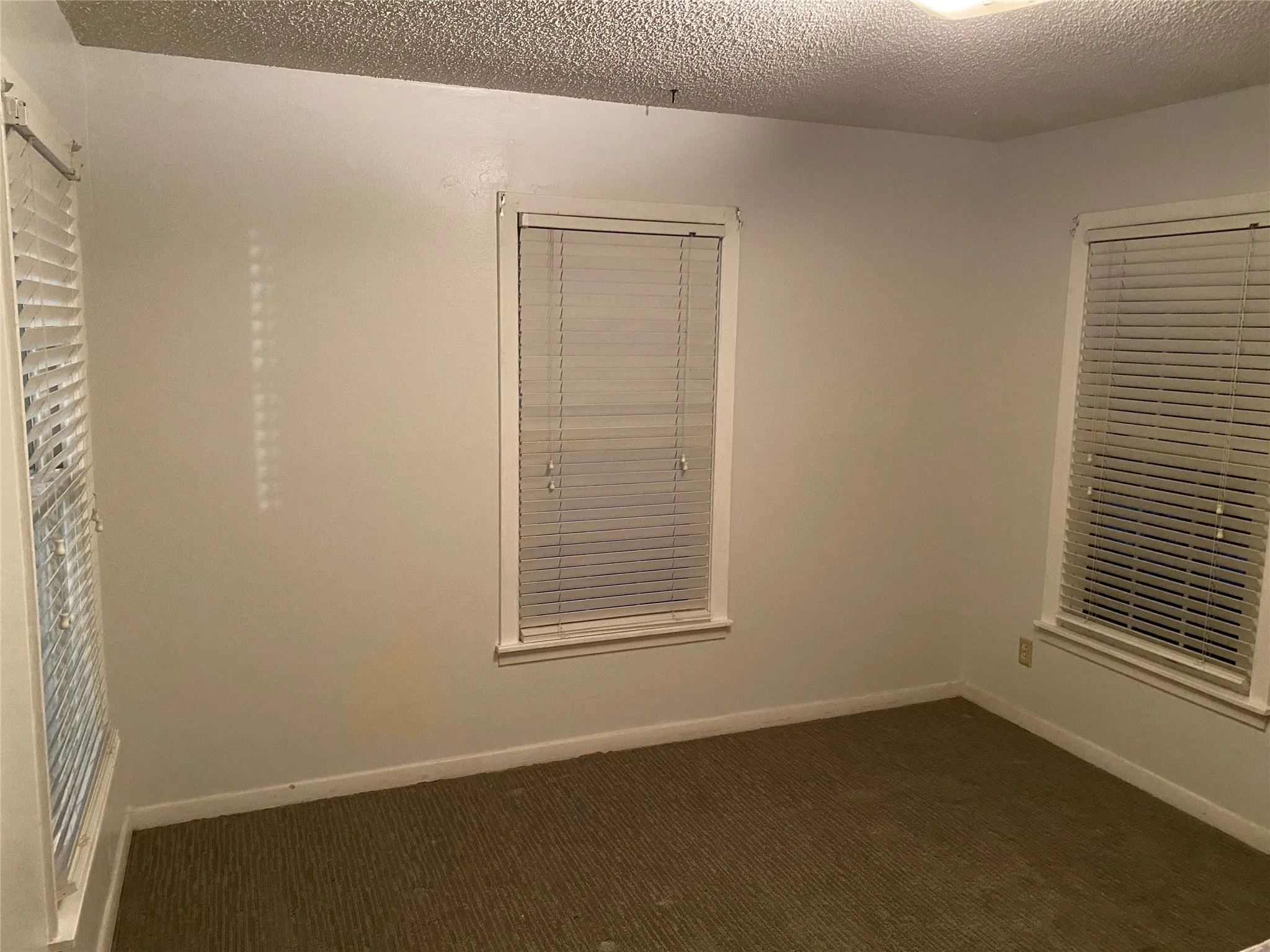 Single Family Residence For Rent in Tarrant County , 623 Club Oak Drive, River Oaks, Texas 76114, 3 Bedrooms, 2 Bathrooms, 1 Garage spaces, 1,874 Sqft, built in 1950, Price $2,250, mls#21284773, Real Estate Agent in River Oaks, Homes For Rent in Tarrant county, Homes For Rent in River Oaks, Realtor in River Oaks Texas, Real Estate Brokerage Independent Realty Texas, Luminita Cordes Realtor