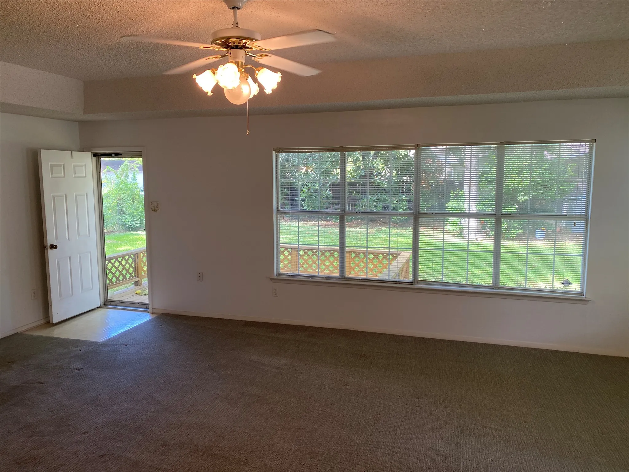 Single Family Residence For Rent in Tarrant County , 623 Club Oak Drive, River Oaks, Texas 76114, 3 Bedrooms, 2 Bathrooms, 1 Garage spaces, 1,874 Sqft, built in 1950, Price $2,250, mls#21284773, Real Estate Agent in River Oaks, Homes For Rent in Tarrant county, Homes For Rent in River Oaks, Realtor in River Oaks Texas, Real Estate Brokerage Independent Realty Texas, Luminita Cordes Realtor