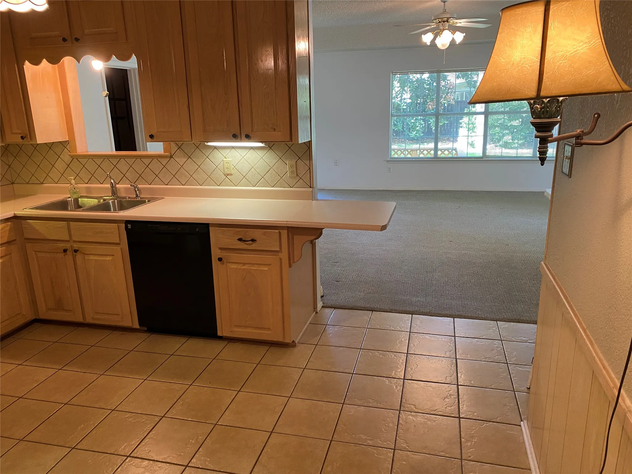 Single Family Residence For Rent in Tarrant County , 623 Club Oak Drive, River Oaks, Texas 76114, 3 Bedrooms, 2 Bathrooms, 1 Garage spaces, 1,874 Sqft, built in 1950, Price $2,250, mls#21284773, Real Estate Agent in River Oaks, Homes For Rent in Tarrant county, Homes For Rent in River Oaks, Realtor in River Oaks Texas, Real Estate Brokerage Independent Realty Texas, Luminita Cordes Realtor