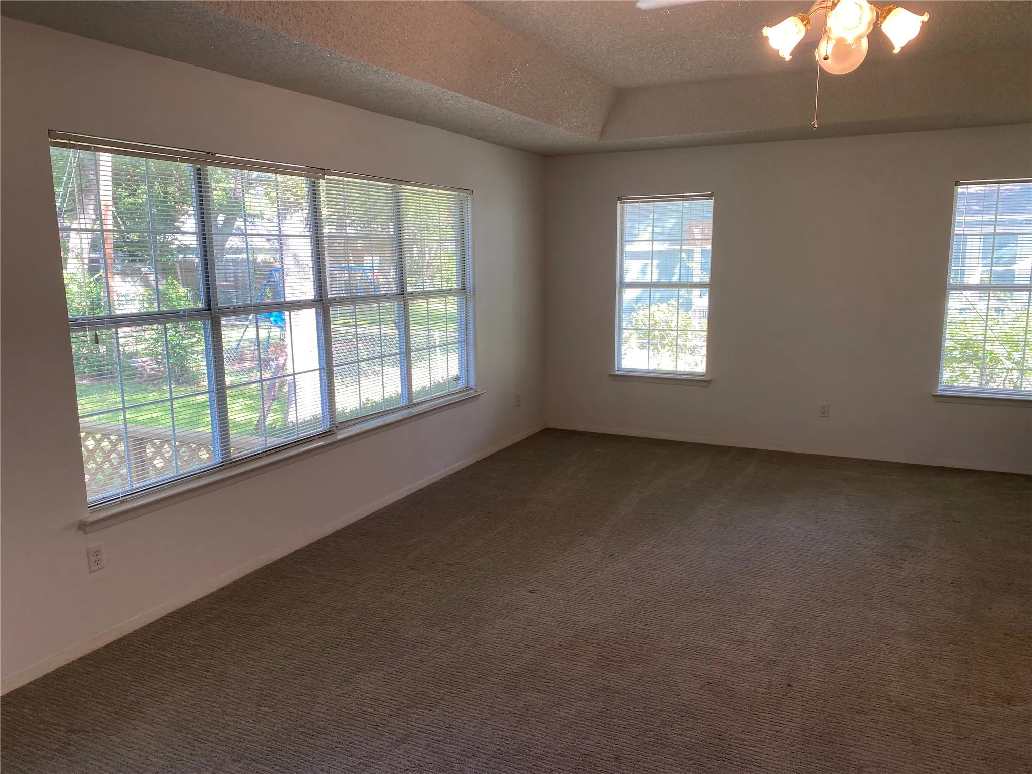 Single Family Residence For Rent in Tarrant County , 623 Club Oak Drive, River Oaks, Texas 76114, 3 Bedrooms, 2 Bathrooms, 1 Garage spaces, 1,874 Sqft, built in 1950, Price $2,250, mls#21284773, Real Estate Agent in River Oaks, Homes For Rent in Tarrant county, Homes For Rent in River Oaks, Realtor in River Oaks Texas, Real Estate Brokerage Independent Realty Texas, Luminita Cordes Realtor