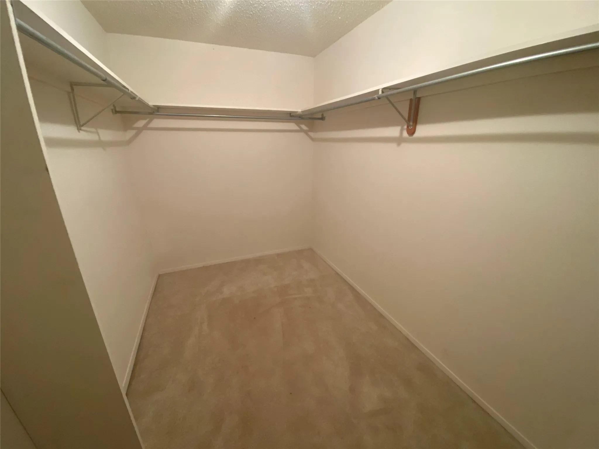 Single Family Residence For Rent in Tarrant County , 623 Club Oak Drive, River Oaks, Texas 76114, 3 Bedrooms, 2 Bathrooms, 1 Garage spaces, 1,874 Sqft, built in 1950, Price $2,250, mls#21284773, Real Estate Agent in River Oaks, Homes For Rent in Tarrant county, Homes For Rent in River Oaks, Realtor in River Oaks Texas, Real Estate Brokerage Independent Realty Texas, Luminita Cordes Realtor