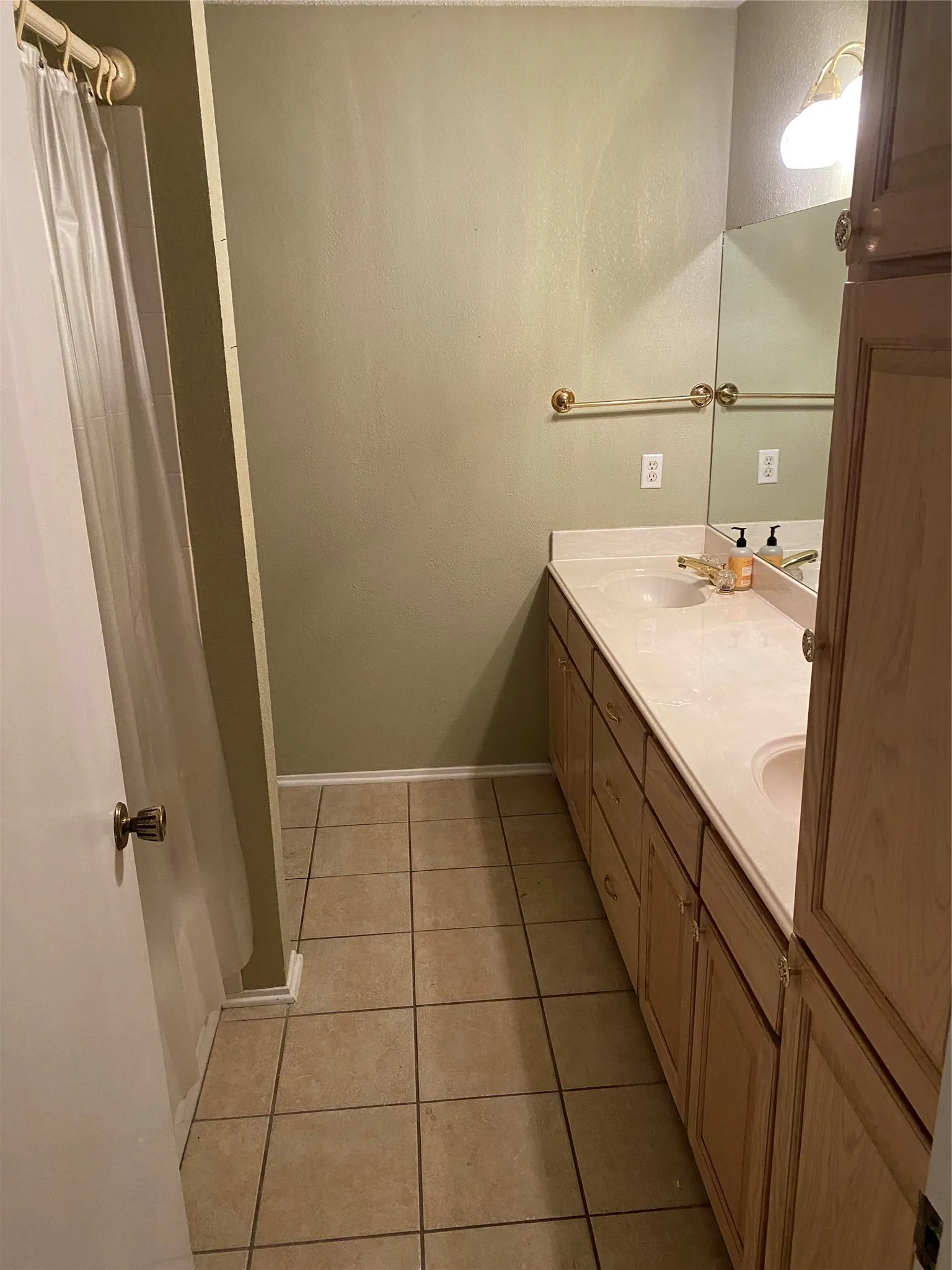 Single Family Residence For Rent in Tarrant County , 623 Club Oak Drive, River Oaks, Texas 76114, 3 Bedrooms, 2 Bathrooms, 1 Garage spaces, 1,874 Sqft, built in 1950, Price $2,250, mls#21284773, Real Estate Agent in River Oaks, Homes For Rent in Tarrant county, Homes For Rent in River Oaks, Realtor in River Oaks Texas, Real Estate Brokerage Independent Realty Texas, Luminita Cordes Realtor