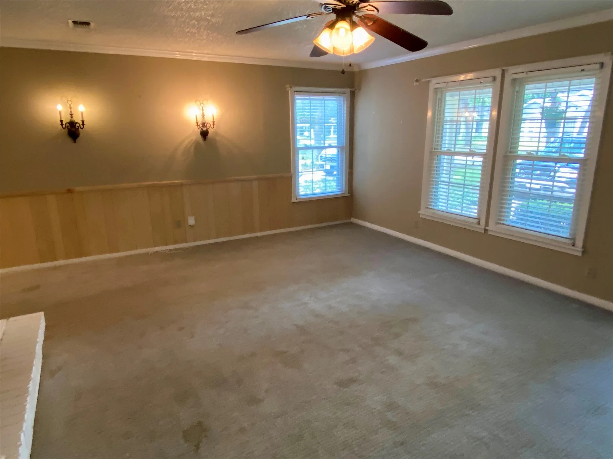 Single Family Residence For Rent in Tarrant County , 623 Club Oak Drive, River Oaks, Texas 76114, 3 Bedrooms, 2 Bathrooms, 1 Garage spaces, 1,874 Sqft, built in 1950, Price $2,250, mls#21284773, Real Estate Agent in River Oaks, Homes For Rent in Tarrant county, Homes For Rent in River Oaks, Realtor in River Oaks Texas, Real Estate Brokerage Independent Realty Texas, Luminita Cordes Realtor